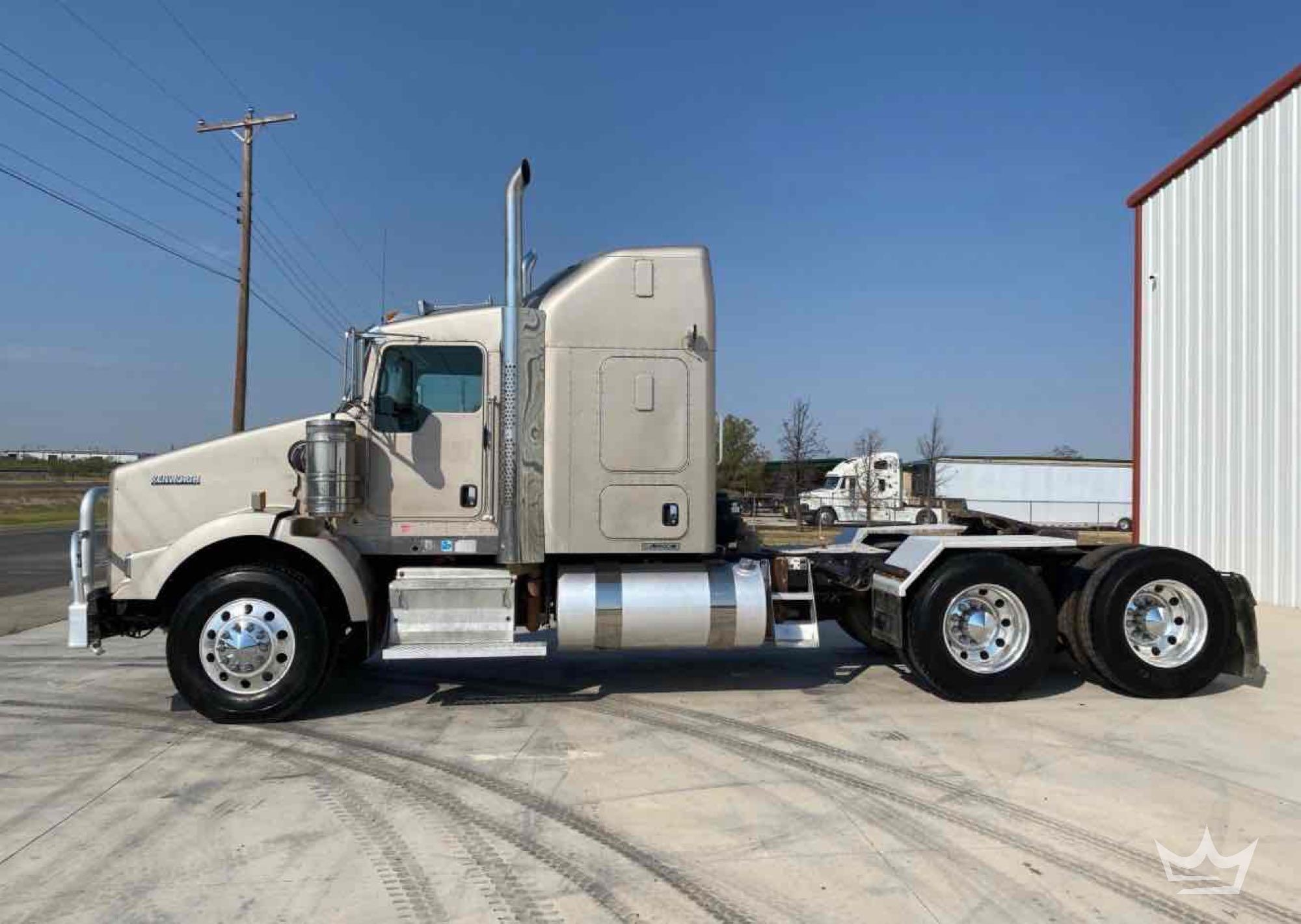 2012 Kenworth T800 T/A Sleeper Cab Truck Tractor (A55973)