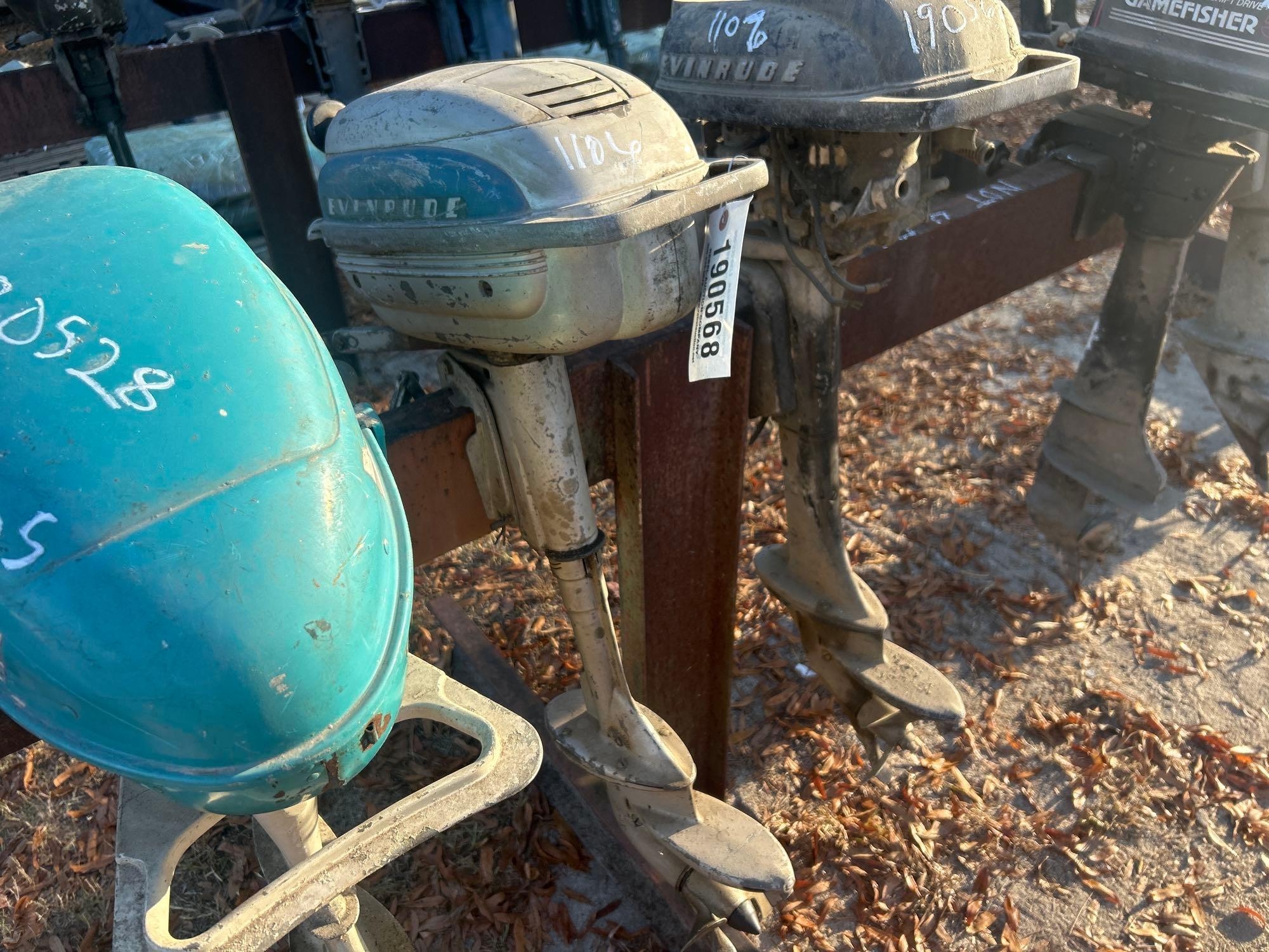 VINTAGE EVINRUDE MOTOR (A58374)