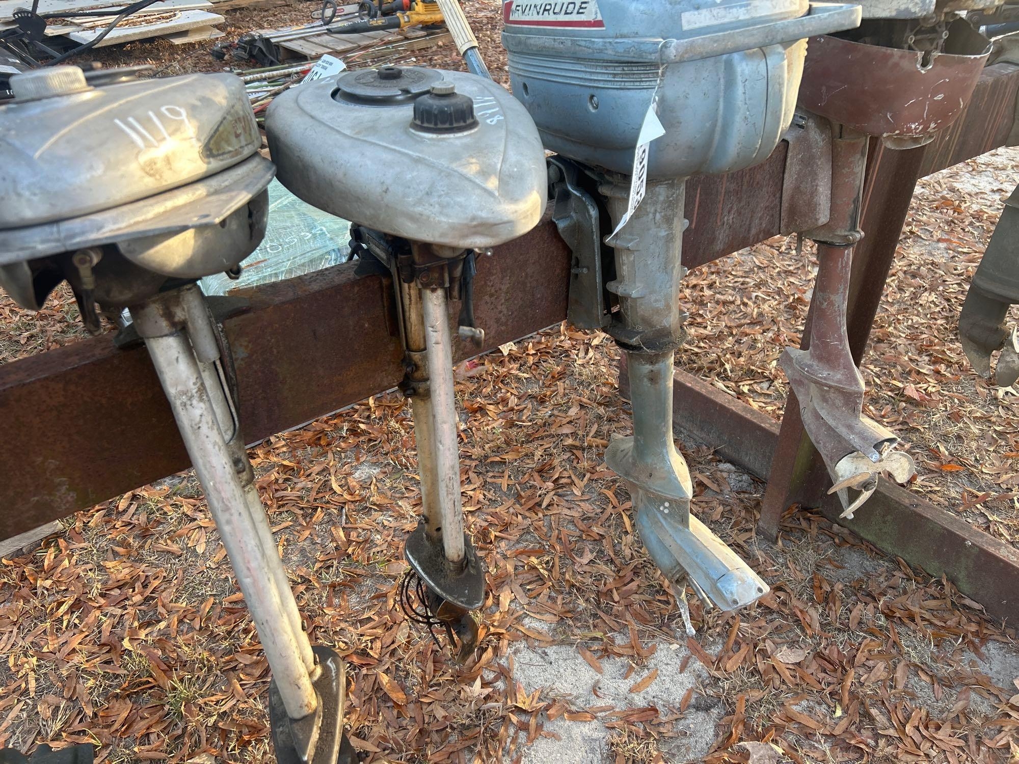 VINTAGE EVINRUDE MOTOR (A58374)