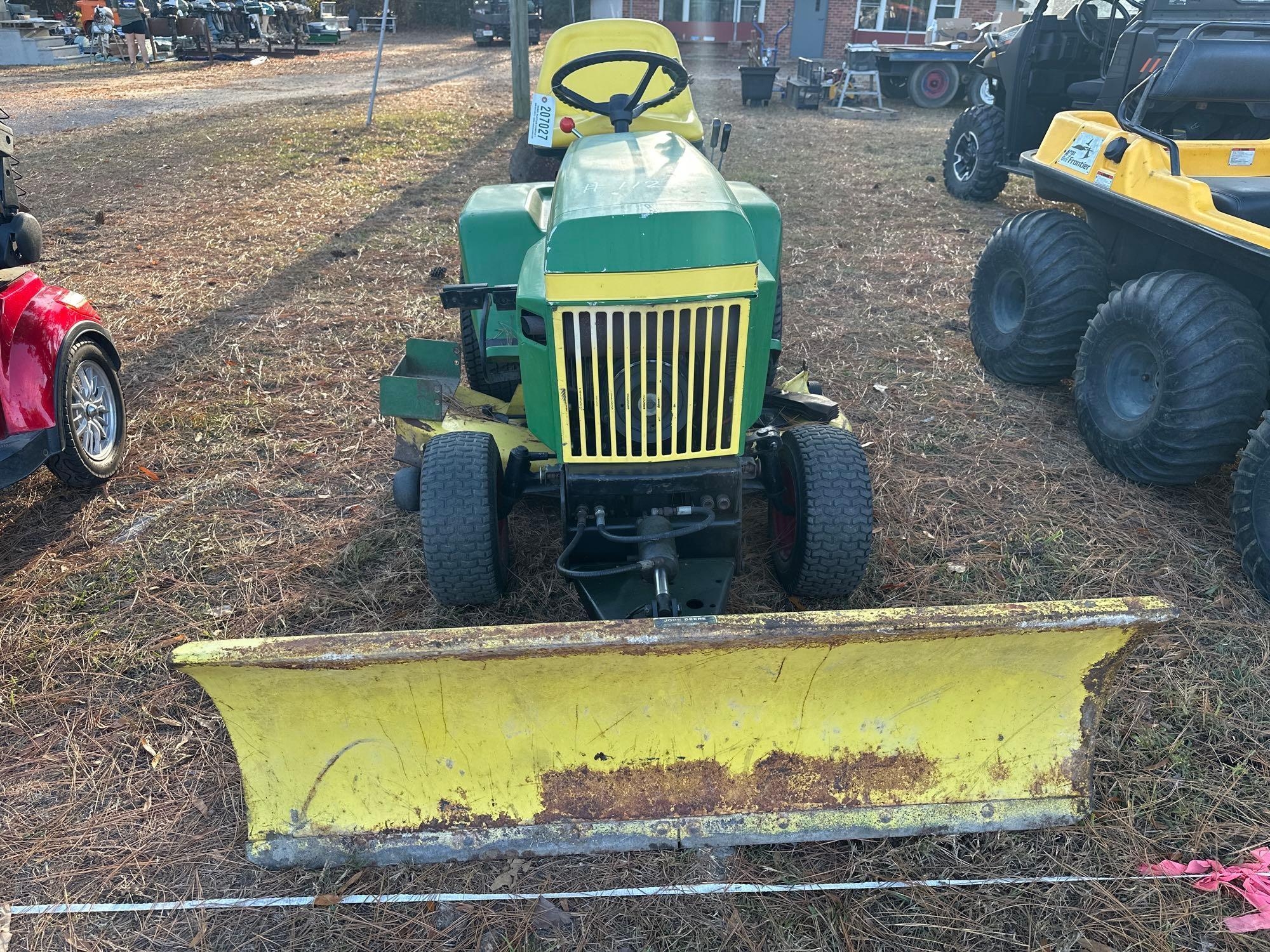 JOHN DEERE 318X RIDING MOWER (A52708)