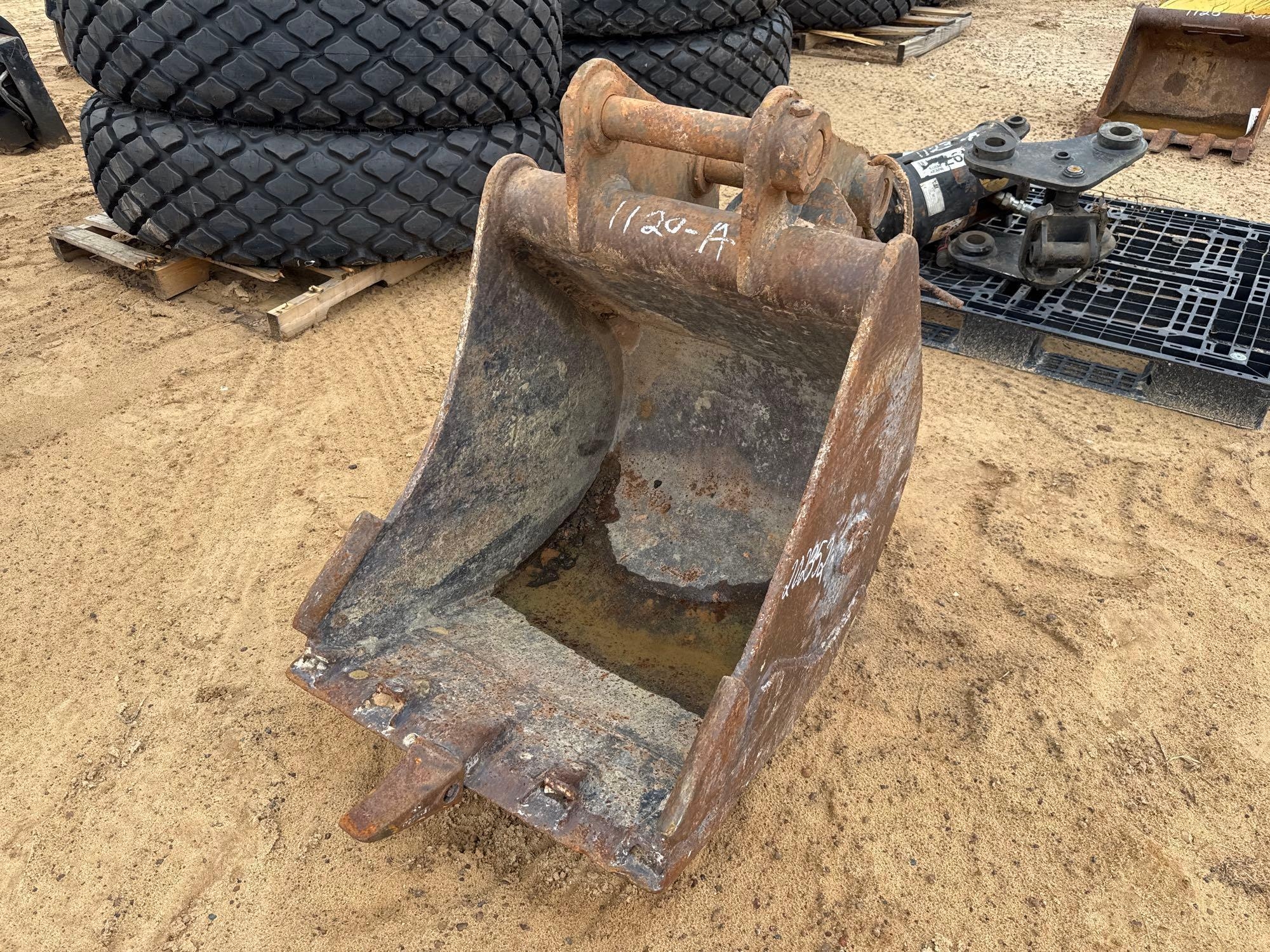 STRICKLAND 24" EXCVATOR BUCKET (A54756)