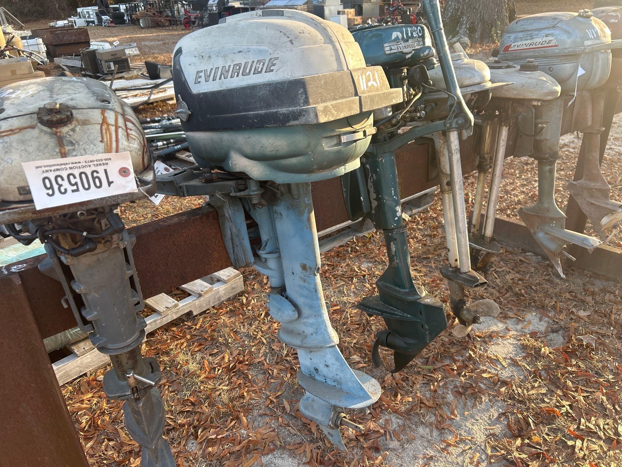 VINTAGE EVINRUDE OUTBOARD MOTOR (A58374)