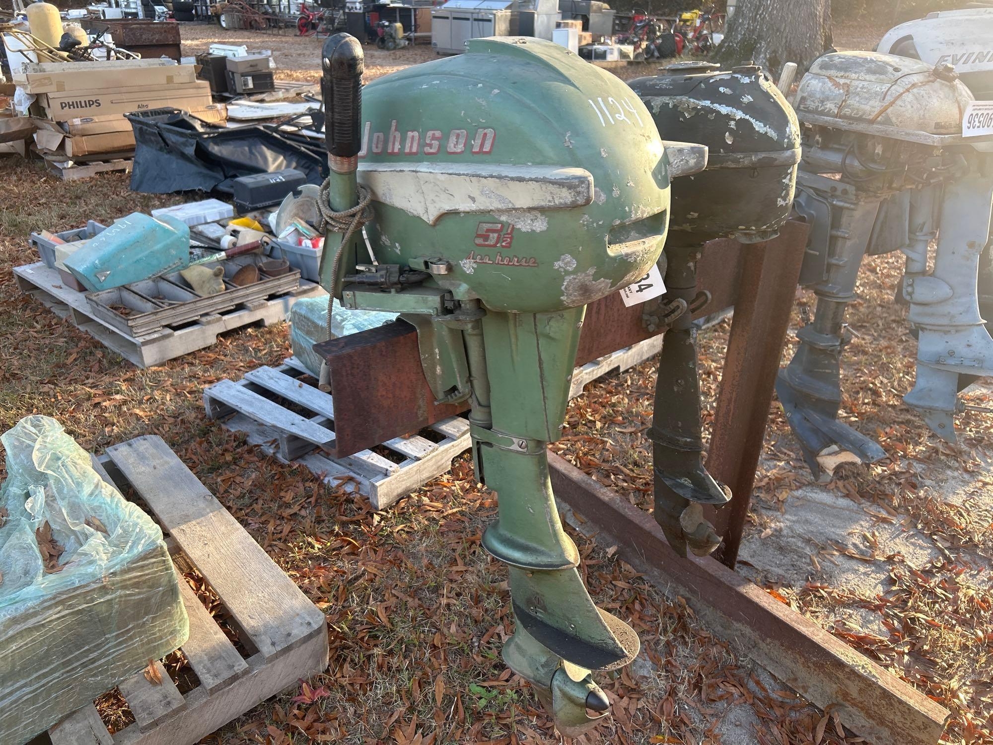 JOHNSON 5 1/2HP SEAHORSE OUTBOARD MOTOR (A58374)