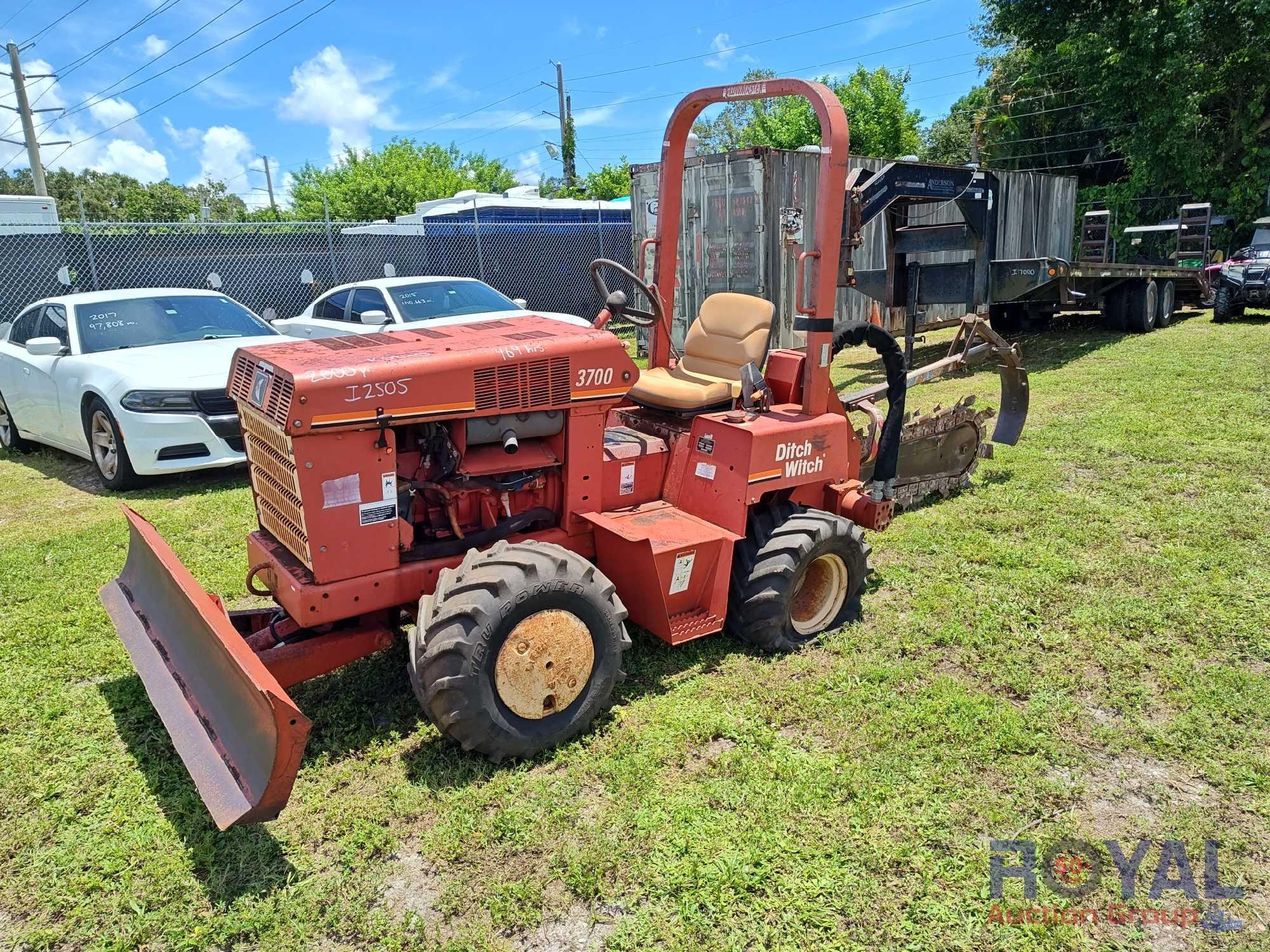 2000 Ditch Witch 3700DD Ride-On Trencher (A50322)