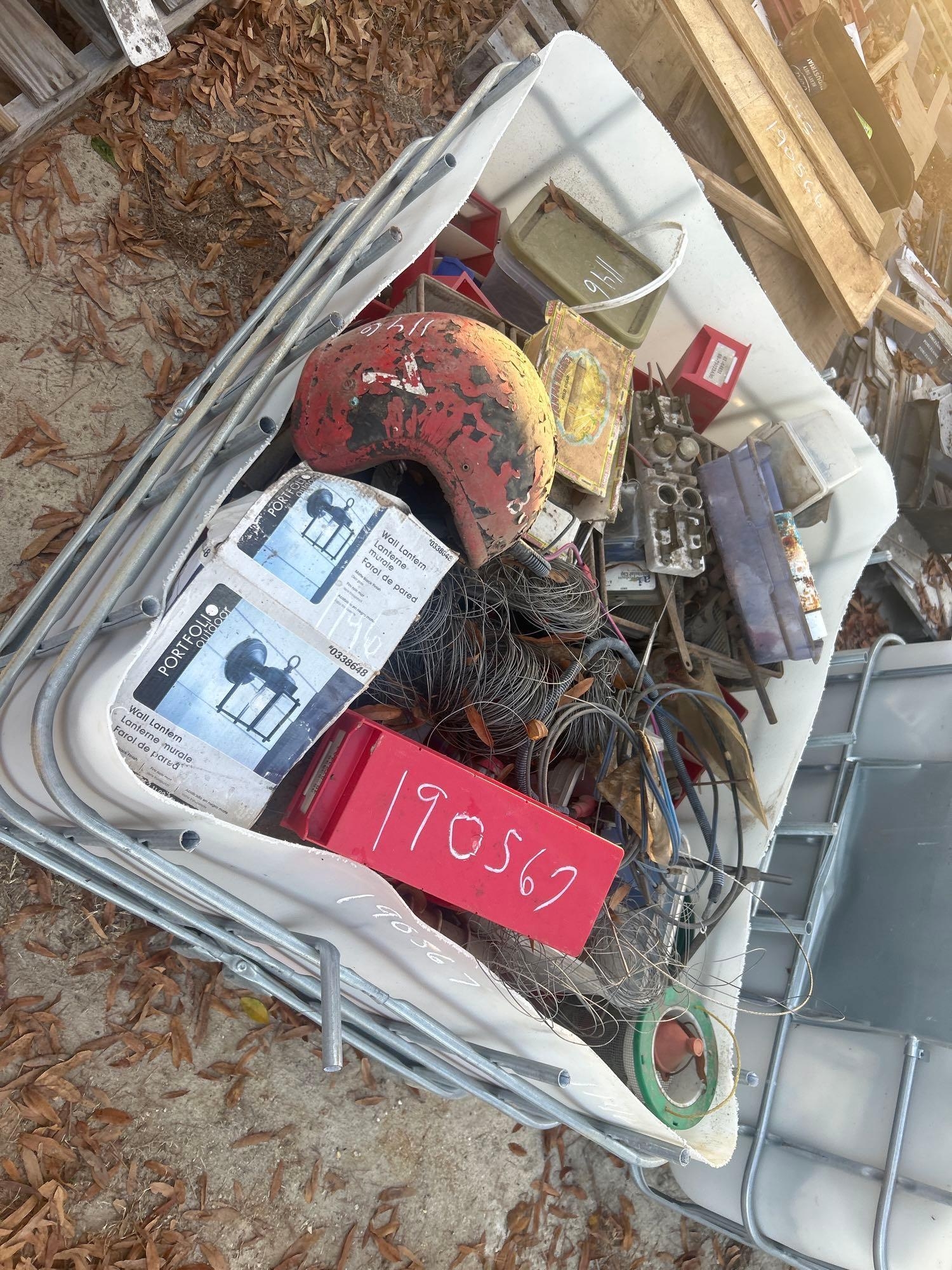 PALLET TOTE OF MISC (A58374)