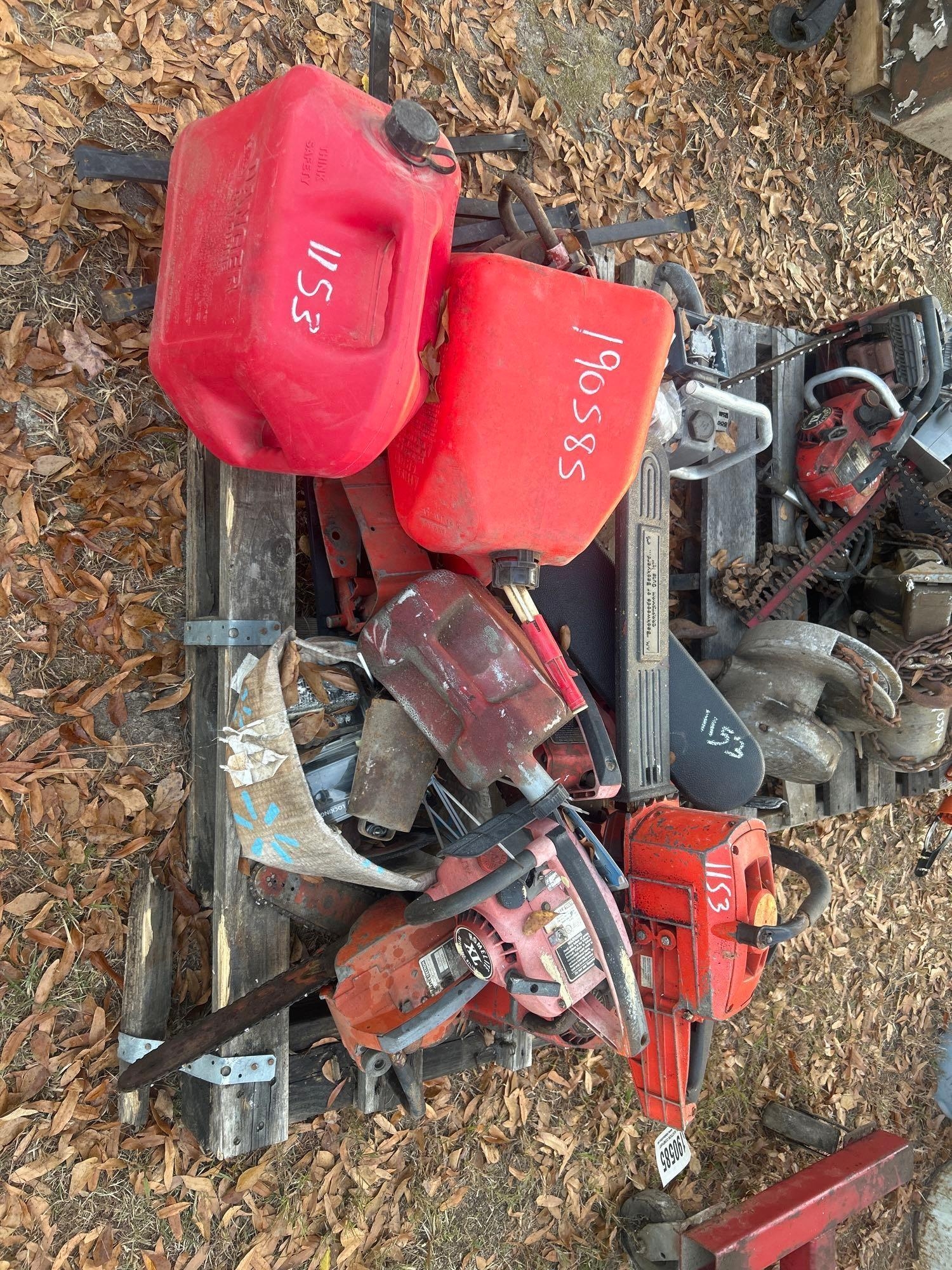 PALLET OF CHAINSAW PARTS (A58374)