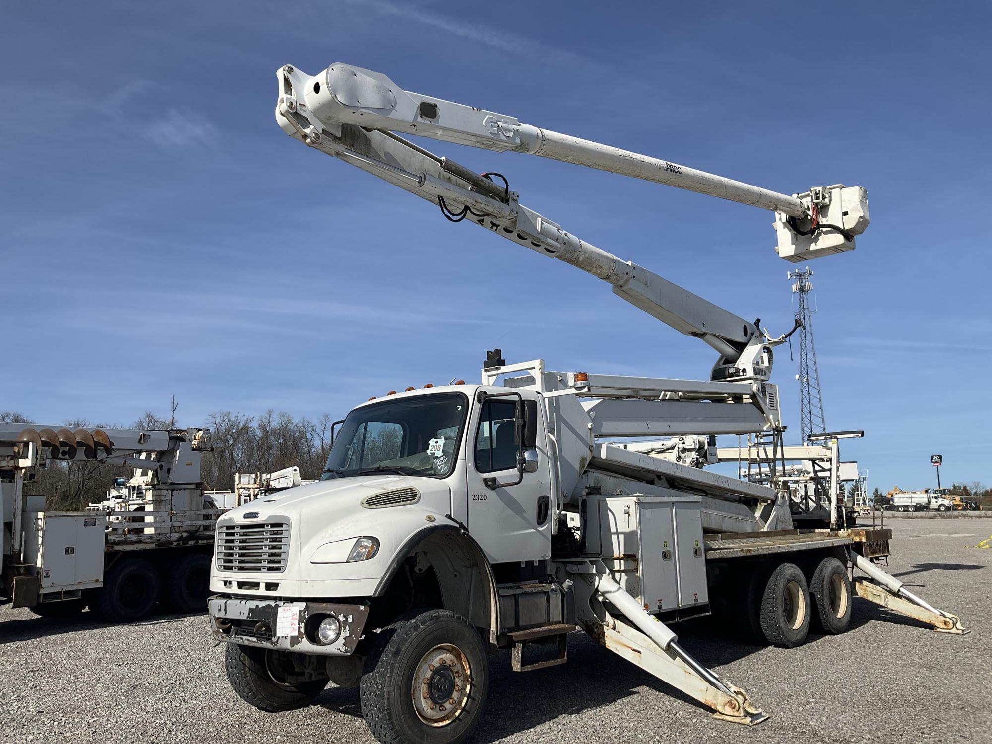 2014 Freightliner 105' Bucket Truck (A56436)