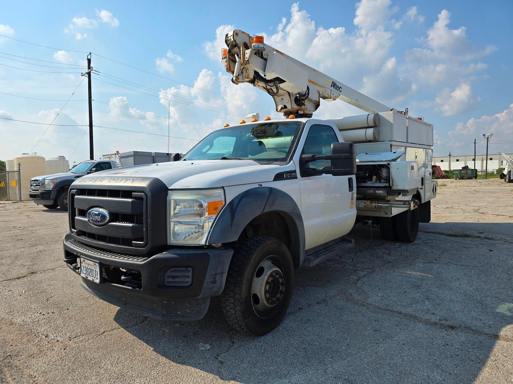 Ford F450 Bucket Truck with Altec AT200A Boom (A55218)