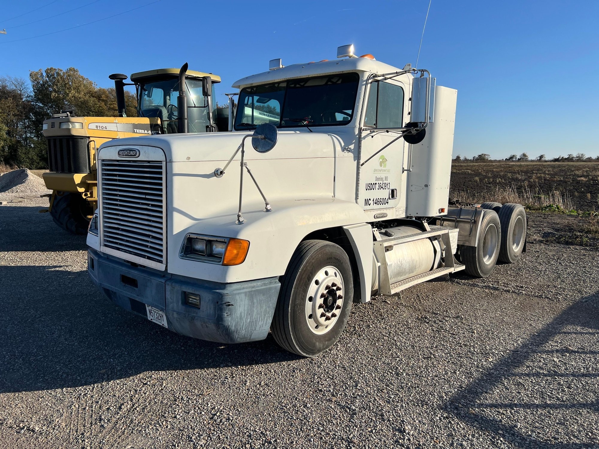 2003 Freightiner FLD120 (A56436)