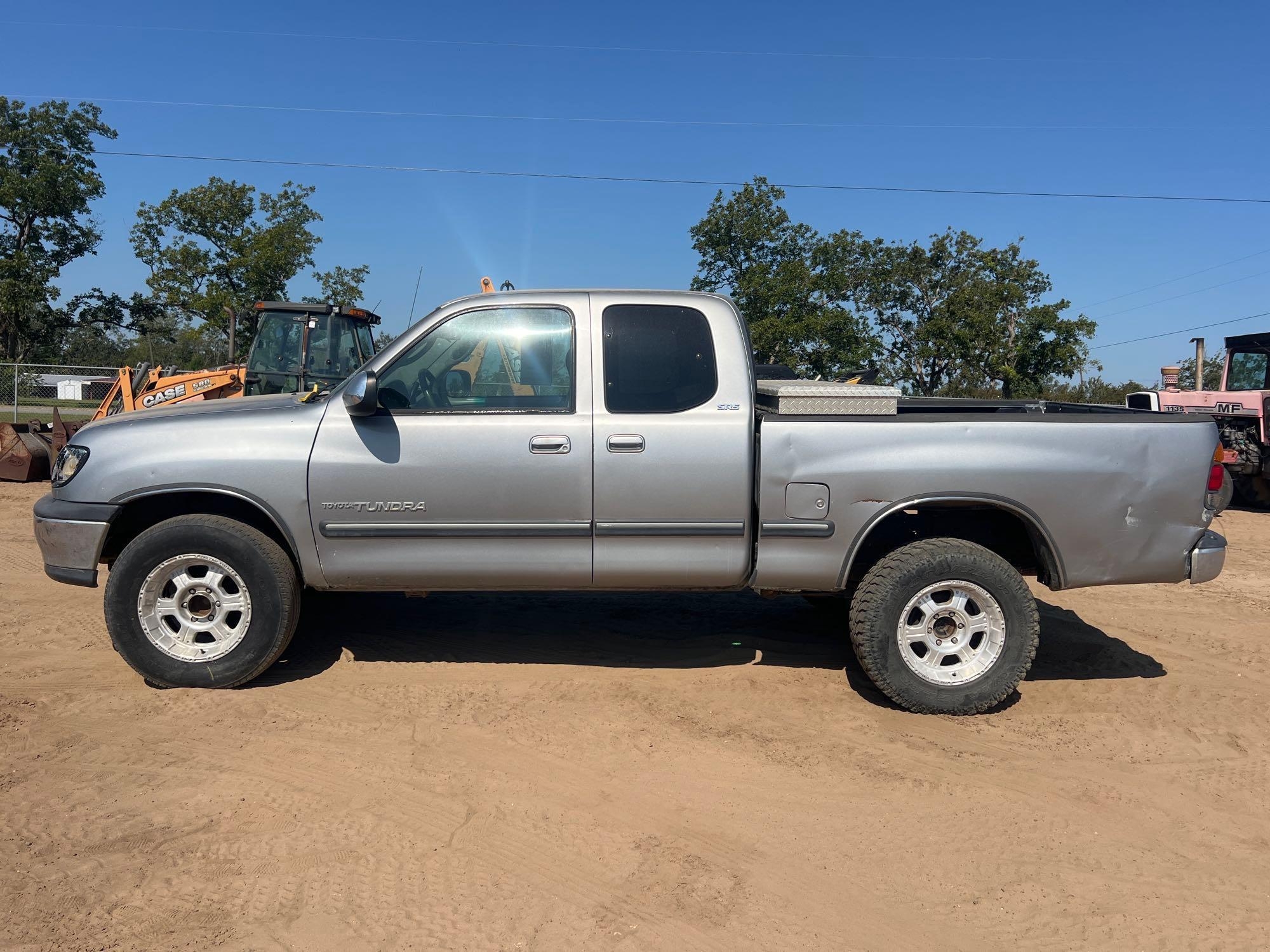2001 TOYOTA TUNDRA SRS EXT CAB TRUCK (A51247)