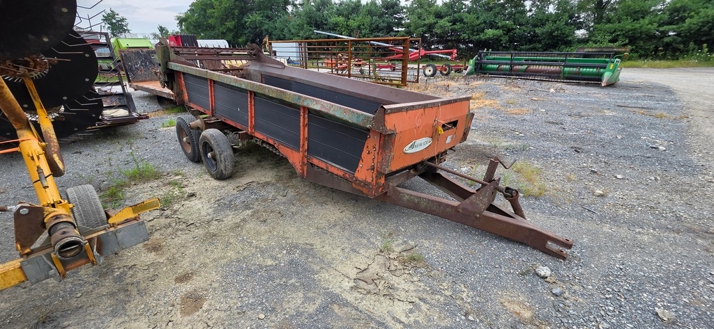 New Idea Tandem Manure Spreader (A50774)
