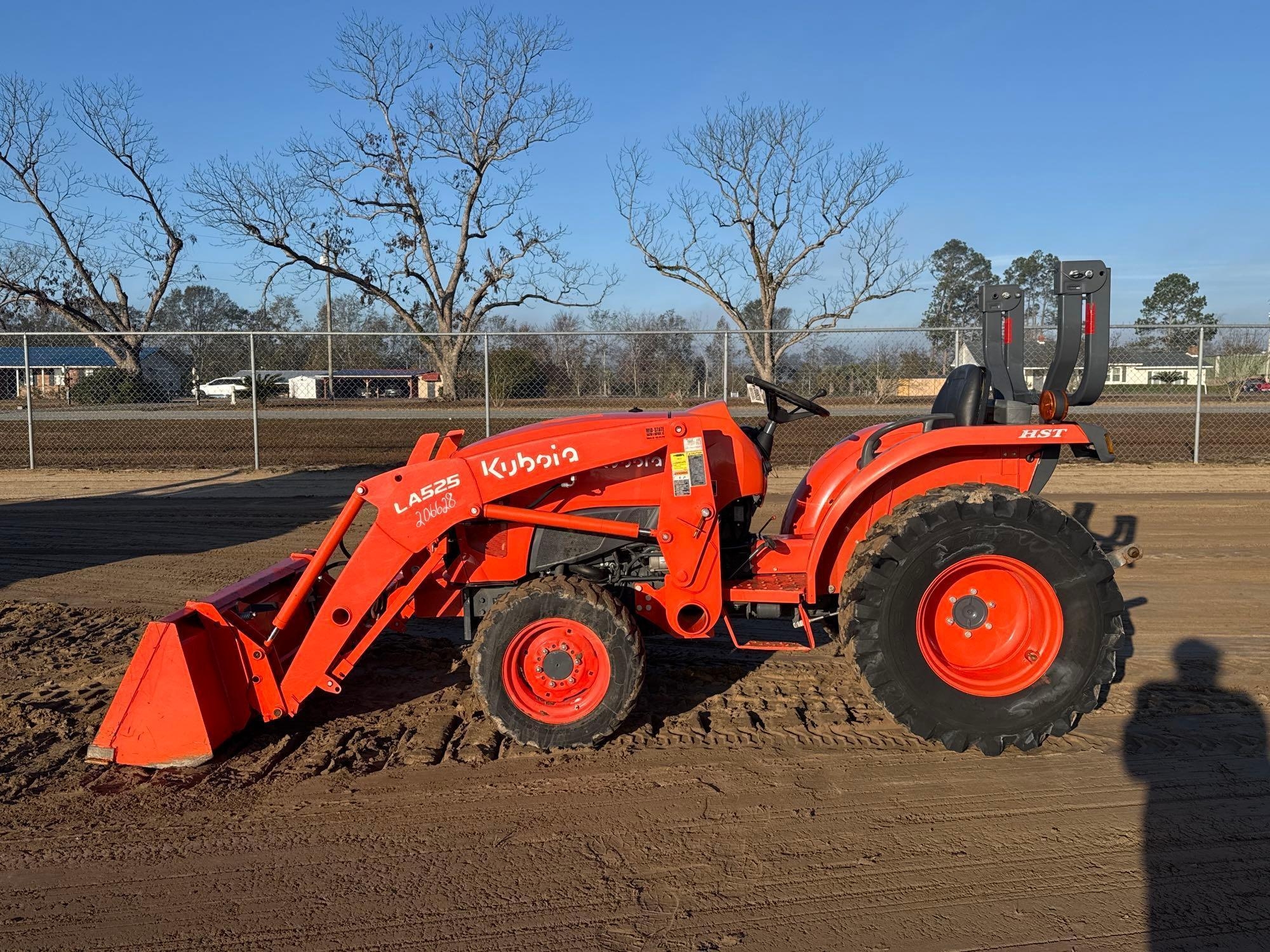 KUBOTA L3301 TRACTOR (A58375)