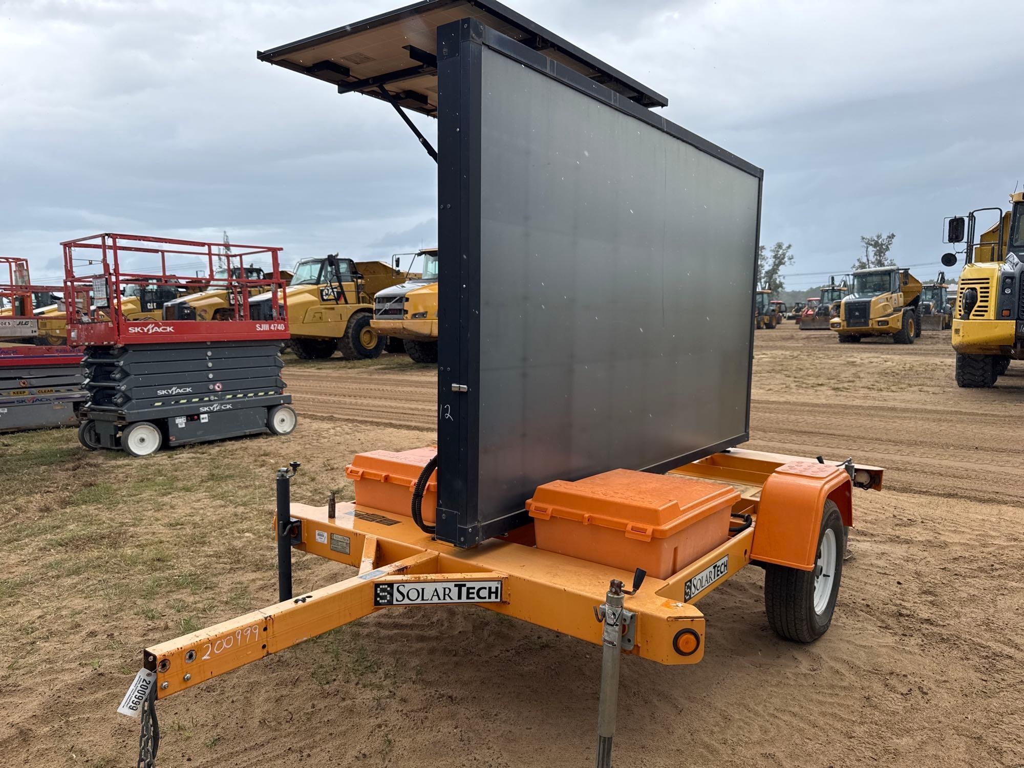 2018 SOLAR TECH SILENT MESSAGE / LIGHT BOARD (A52705)
