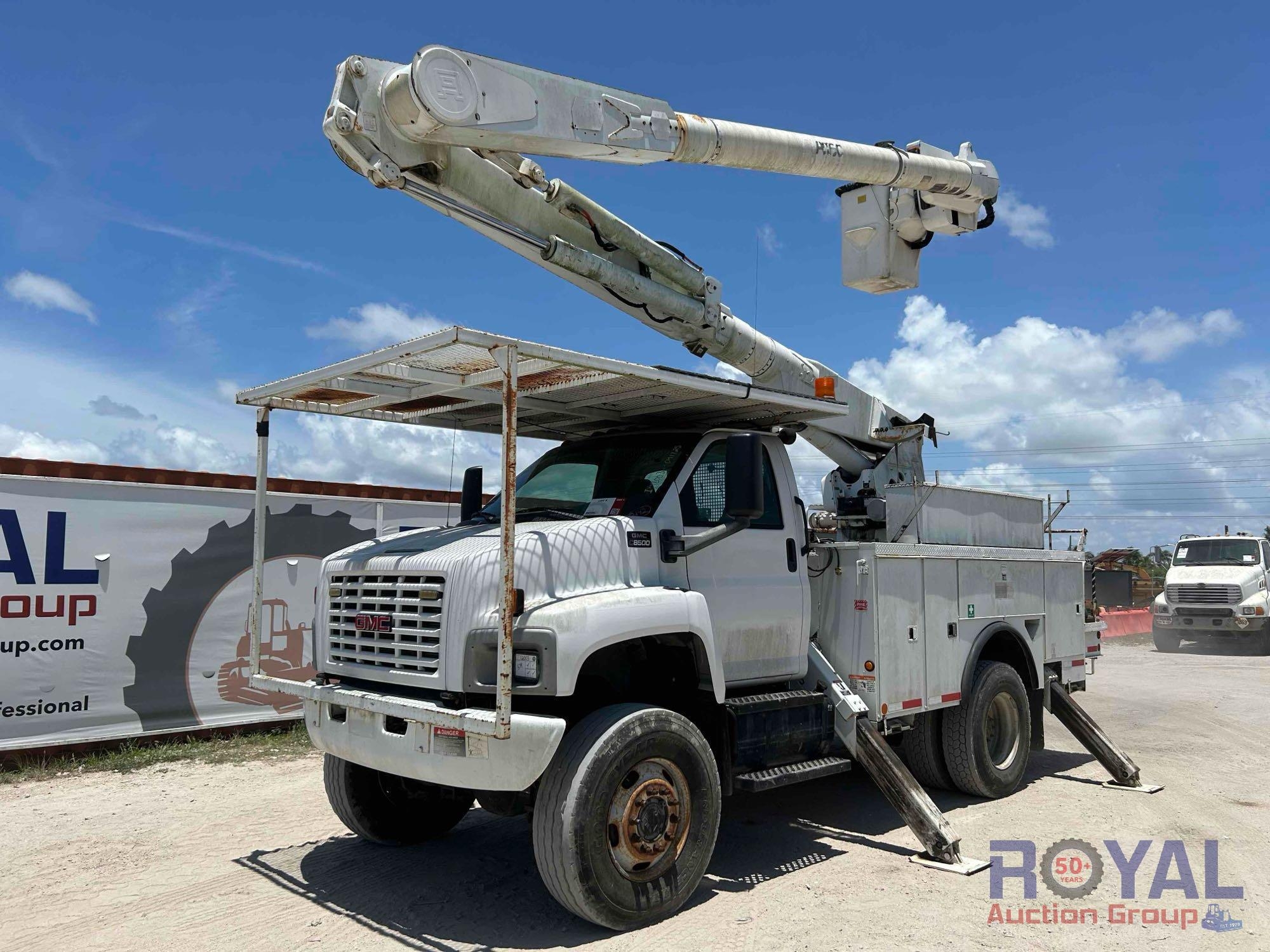 2006 GMC C8500 Altec AM547 50ft Material Handling Insulated Bucket Truck (A50323)