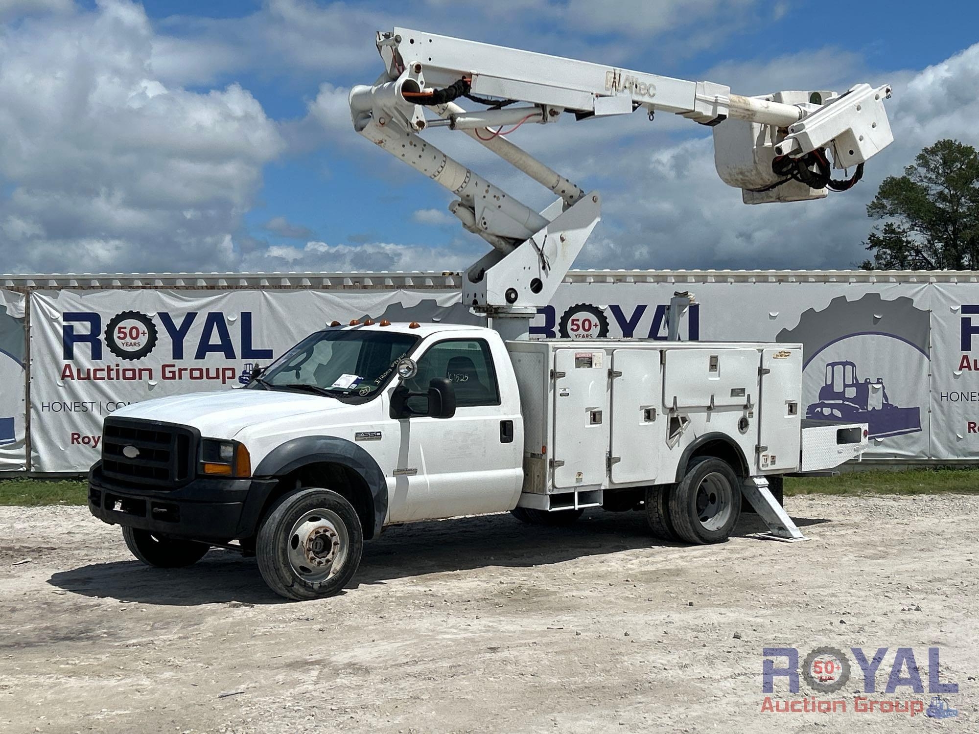 2006 Ford F-550 4x4 Altec Bucket Truck (A51692)
