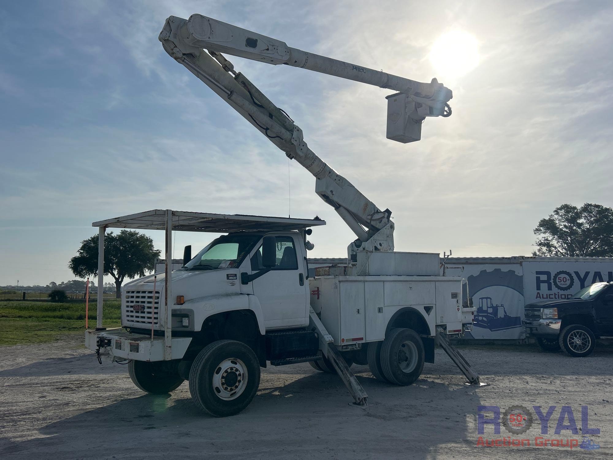 2006 GMC C8500 Altec AM547 Material Handling Insulated Bucket Truck (A44571)