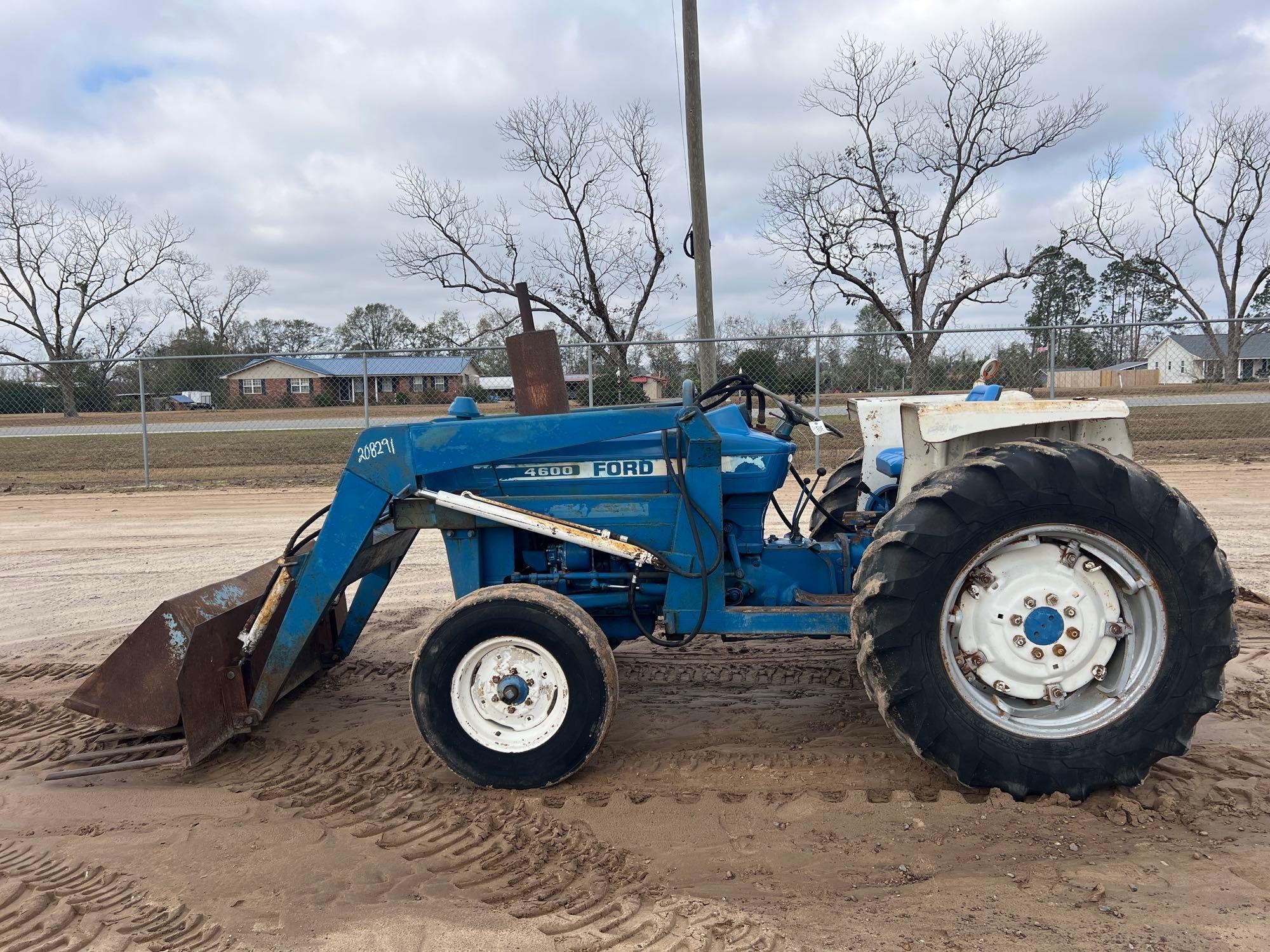 FORD 4600 TRACTOR (A58375)