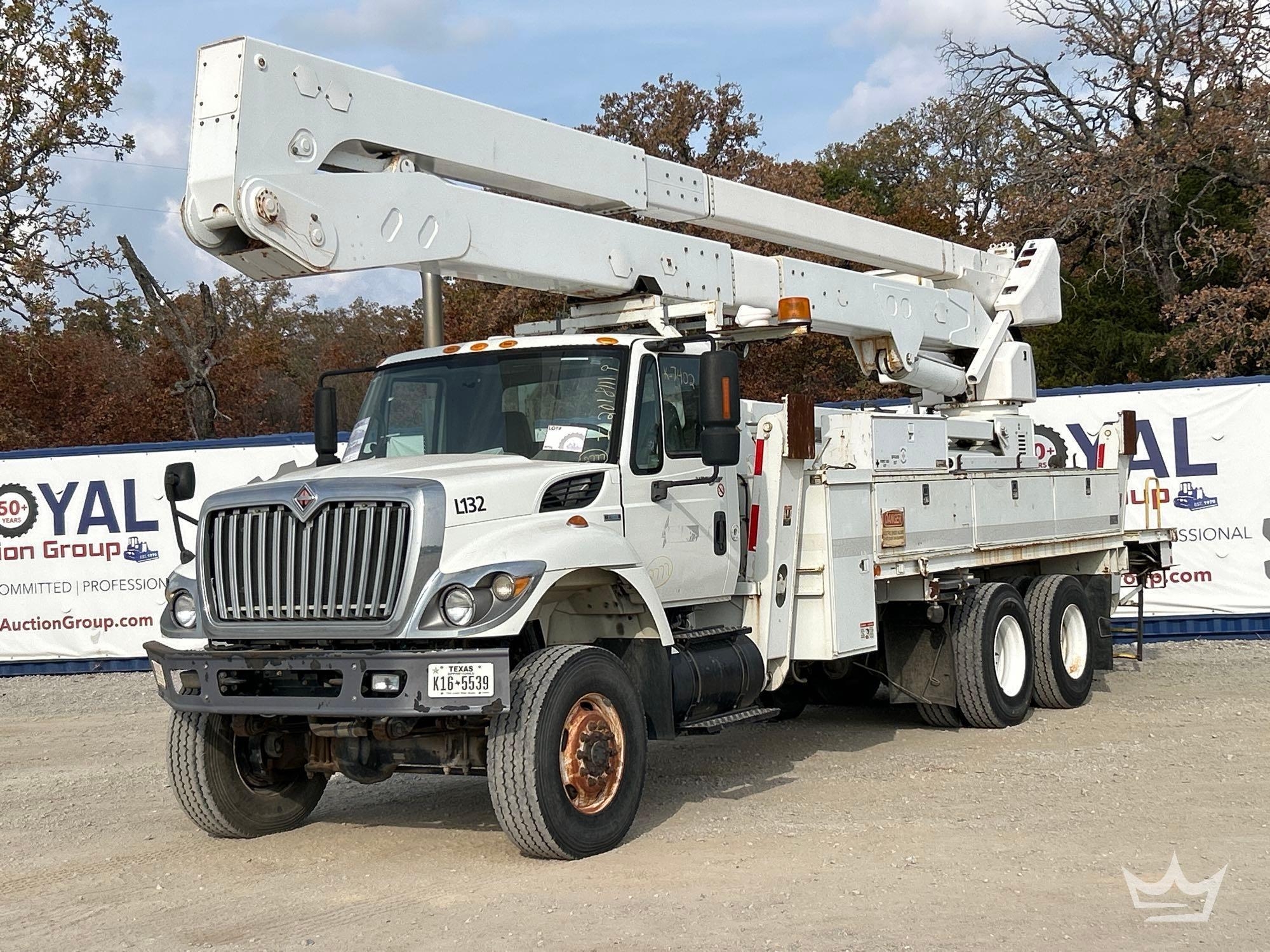 2019 International Bucket Truck (A55973)