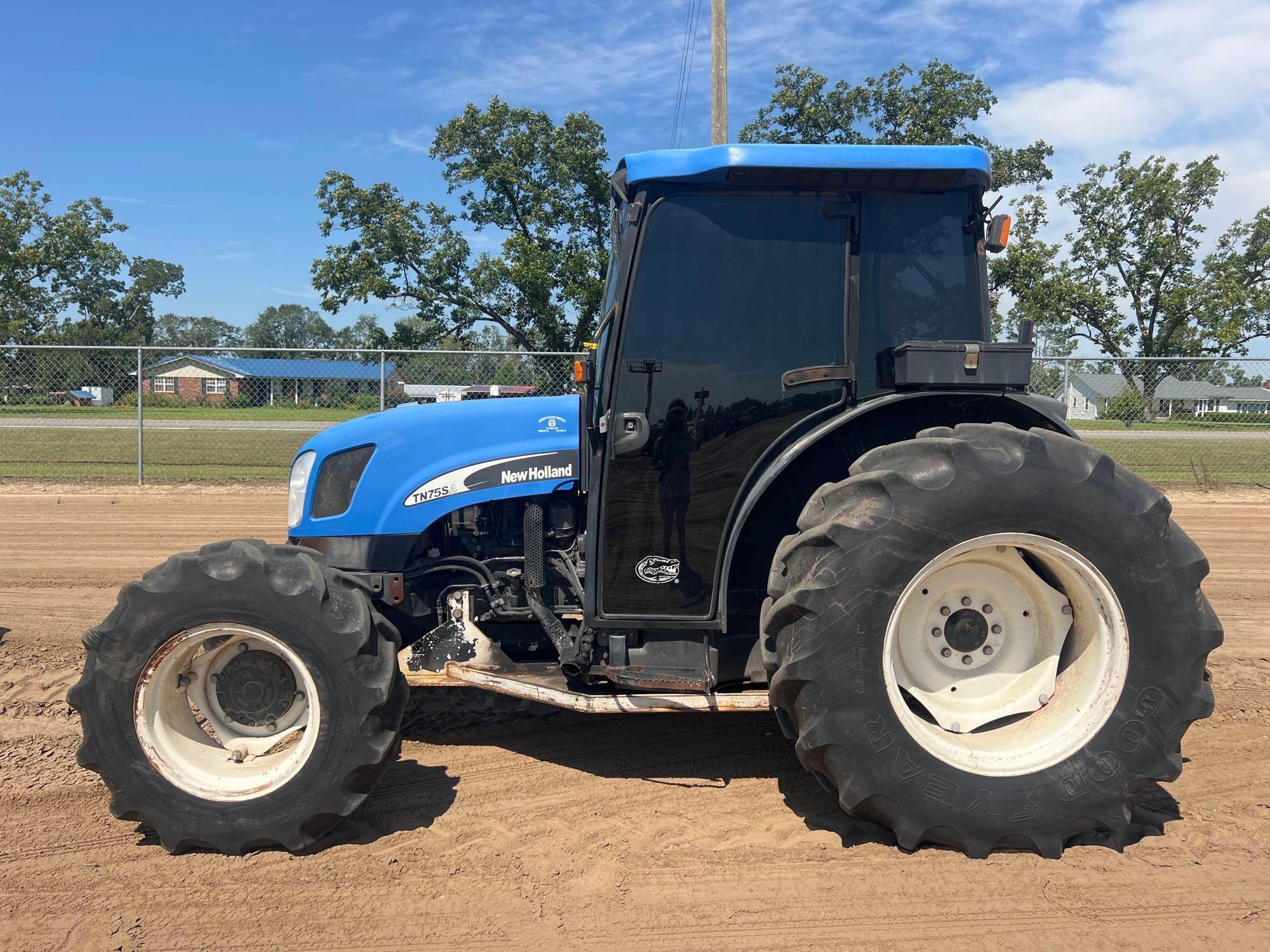 NEW HOLLAND TN75SA TRACTOR (A51247)