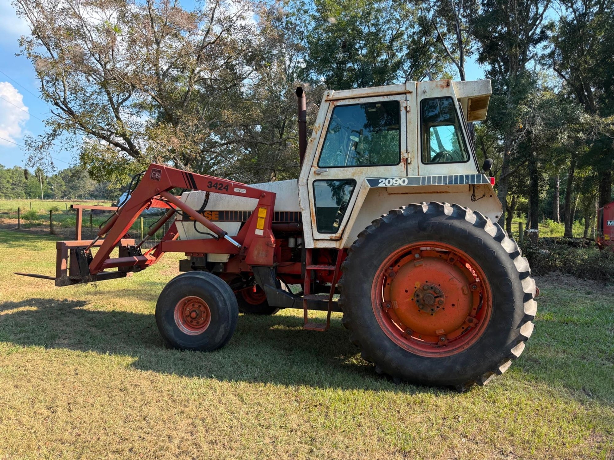 Case 2090 Cab Tractor with Loader (A55218)