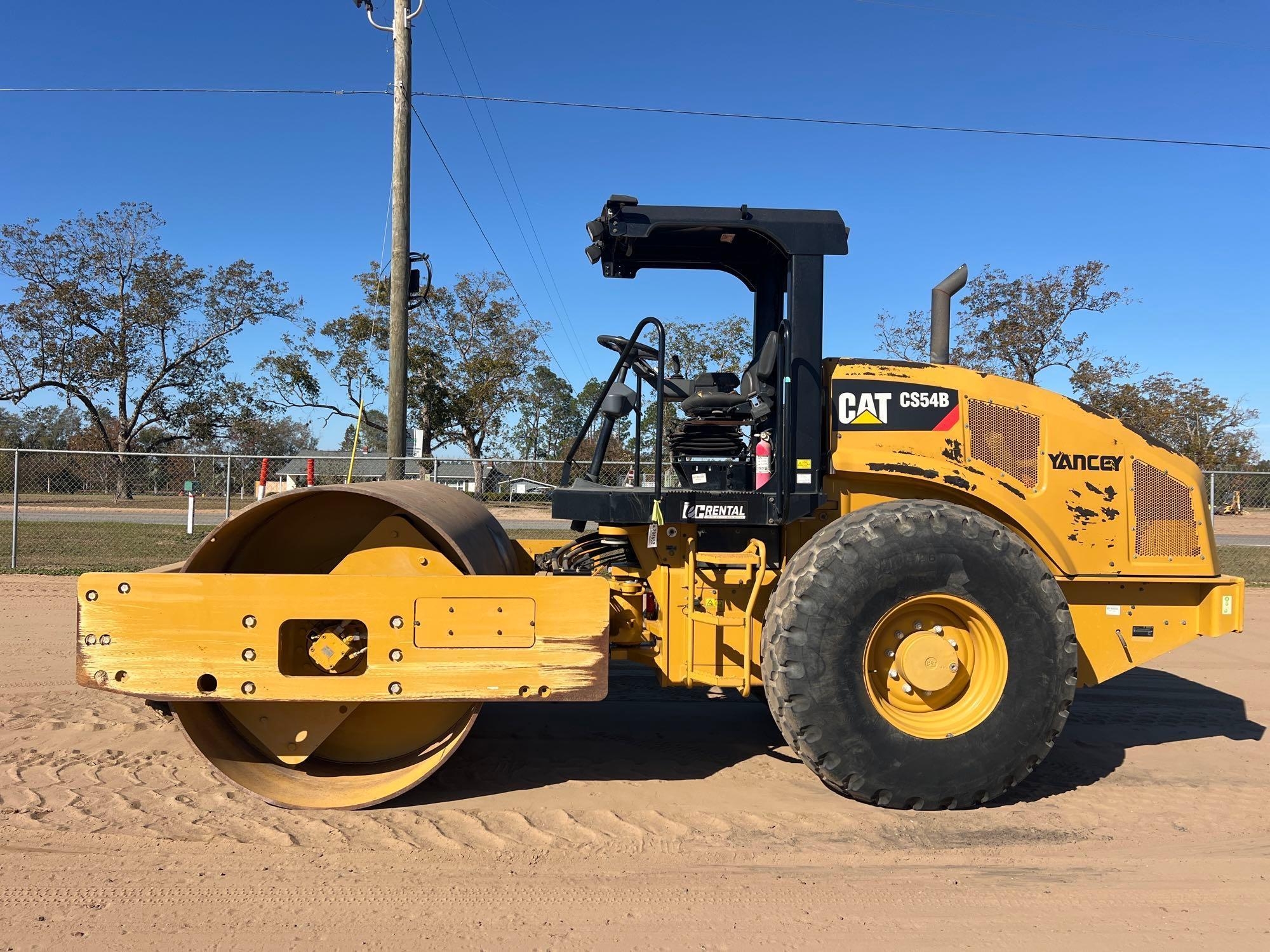 2019 CATERPILLAR CS54B SMOOTH DRUM ROLLER (A52709)