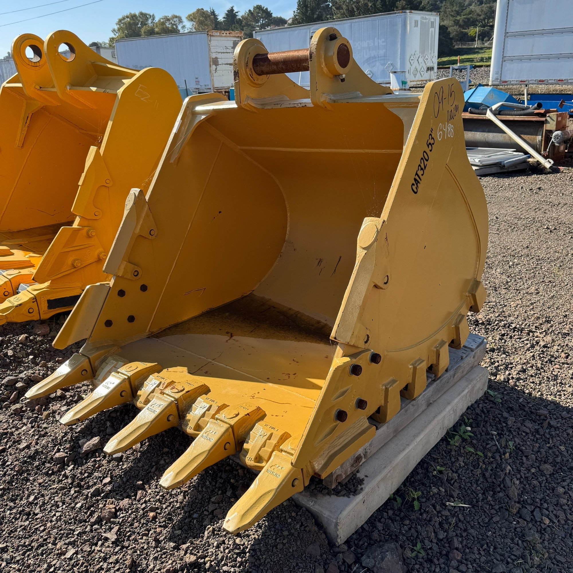 Warrior CAT320 53in Bucket W/Pins & Replaceable Teeth (New/Unused) (A59225)