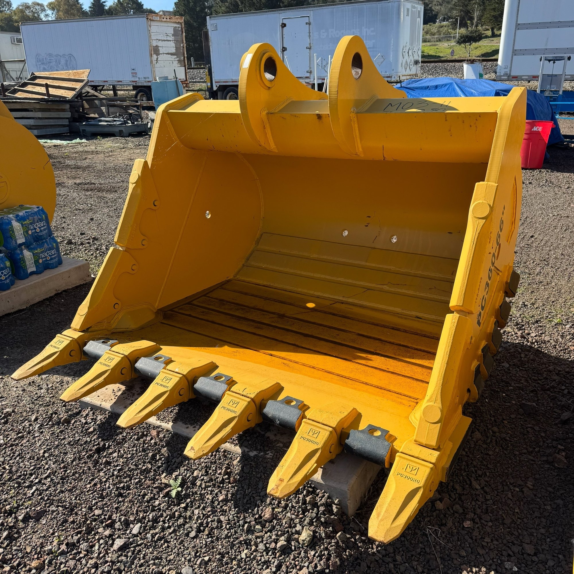Jisan Heavy Duty 66in Excavator Bucket (New/Unused) To fit 36 Ton (A59225)