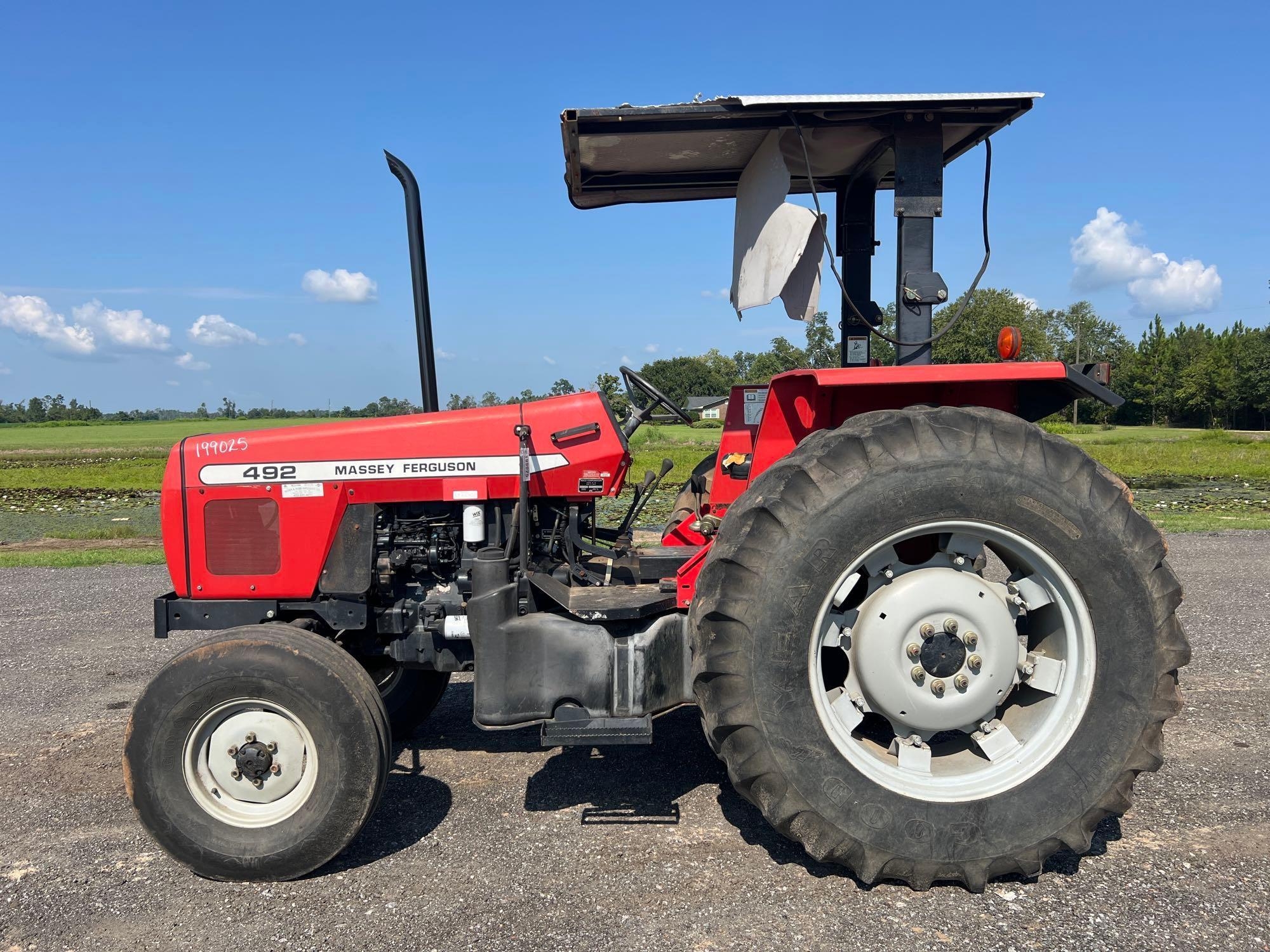 MASSEY FERGUSON 492 TRACTOR (A51406)