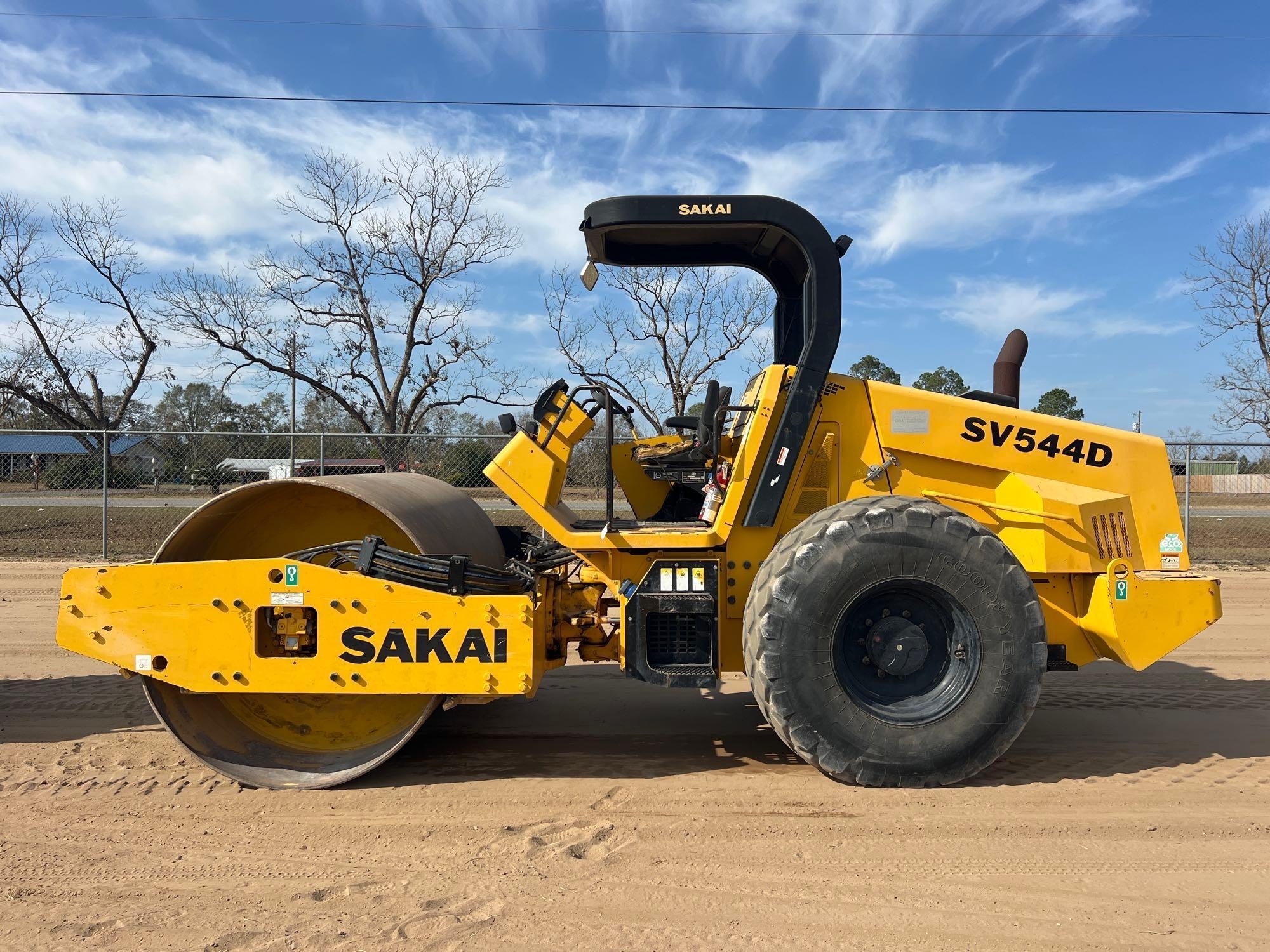 SAKAI SV544D SMOOTH DRUM ROLLER (A52709)