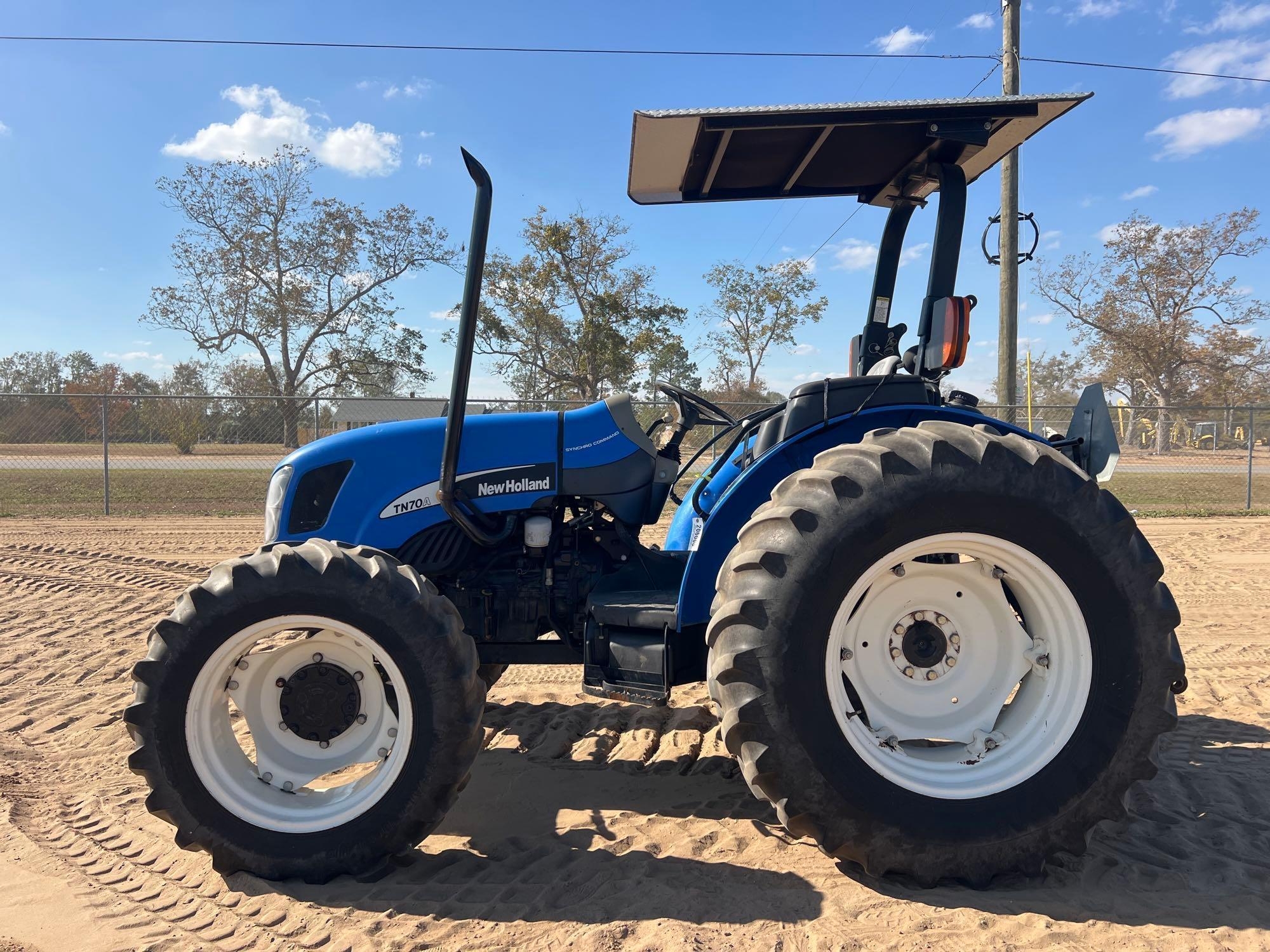 NEW HOLLAND TN70A TRACTOR (A57192)