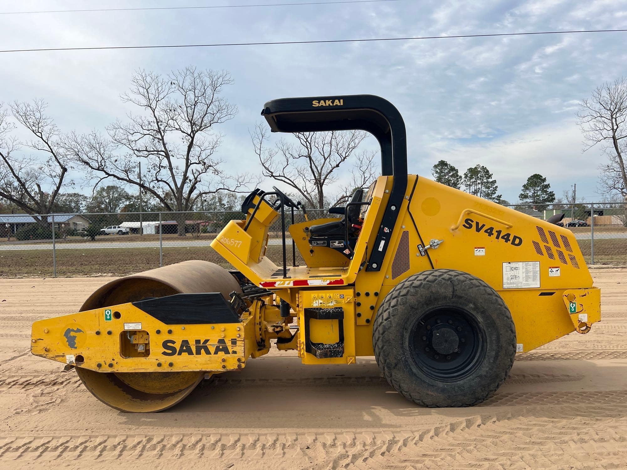 SAKAI SV414D SMOOTH DRUM ROLLER (A52709)