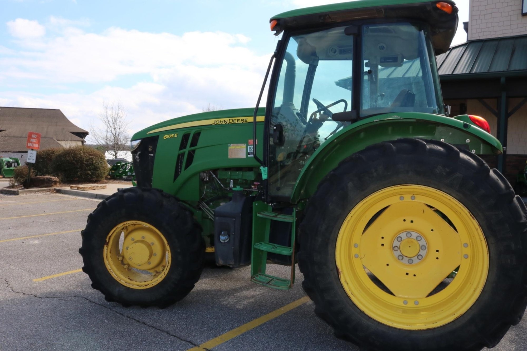 John Deere 6105E Tractor, 105HP, 4WD, Suspension Seat, A/C, 3 Rear Remotes (A50397)