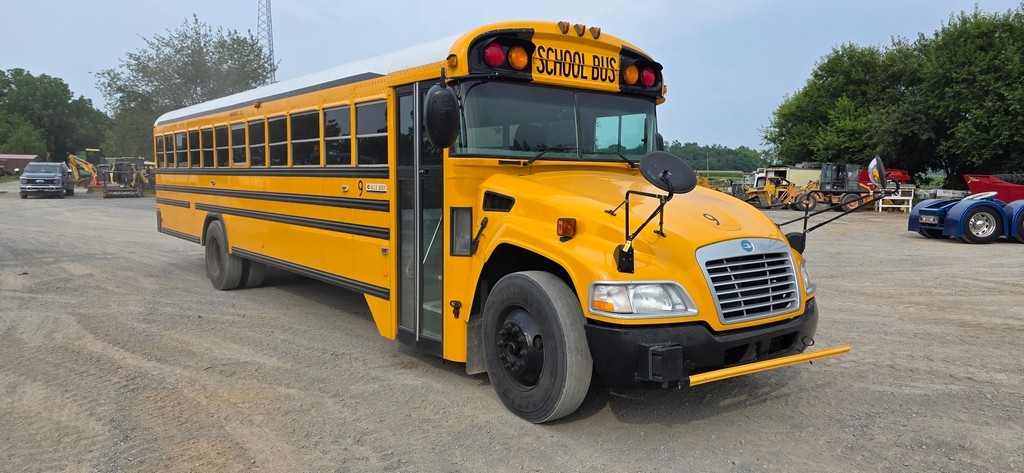 Blue Bird School Bus (RUNS)(TITLE) (A50774)