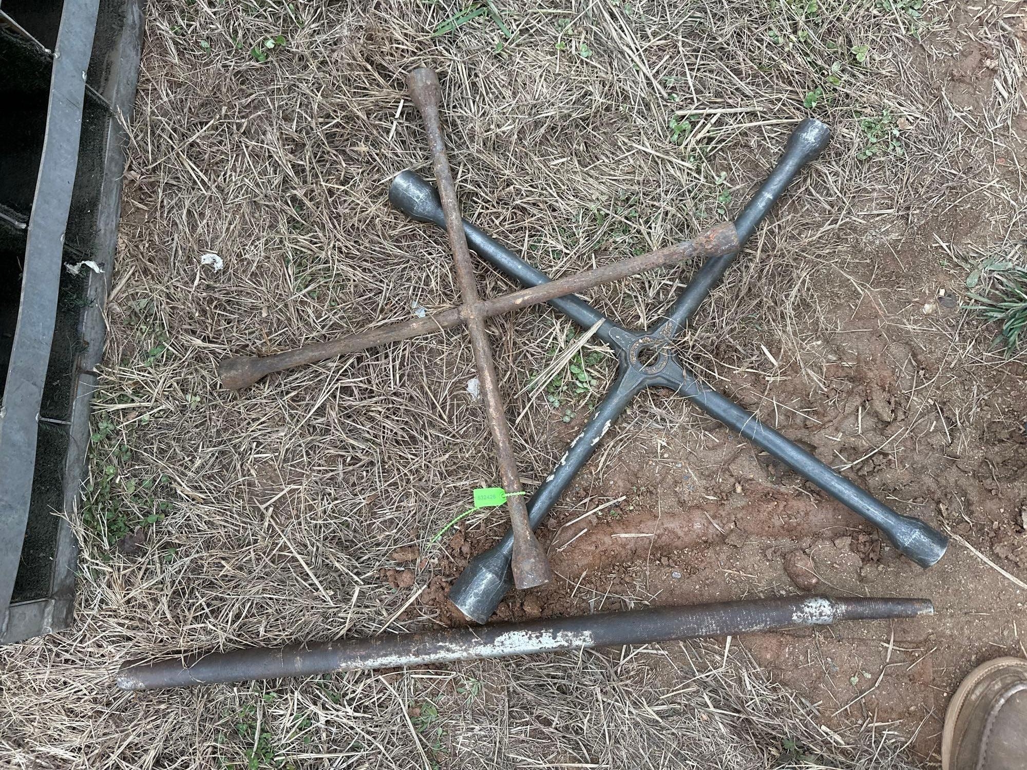 (2) Heavy Duty Lug Wrench and Cheater Bar (A57454)