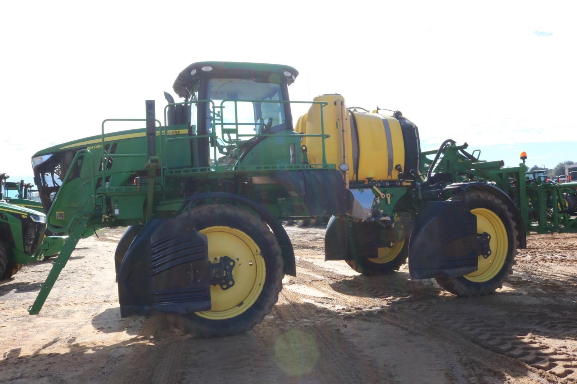 2016 John Deere R4030 Sprayer, 120ft Boom, 800 Gal Poly Tank, Hydraulic Traction Control (A46878)