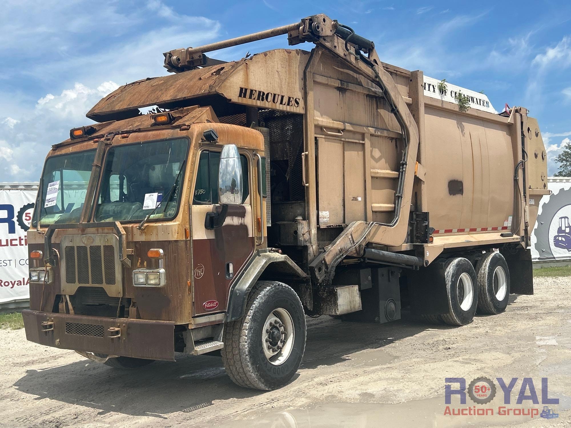 2015 Peterbilt 320 EZ-Pack Front Loader Garbage Truck (A51692)