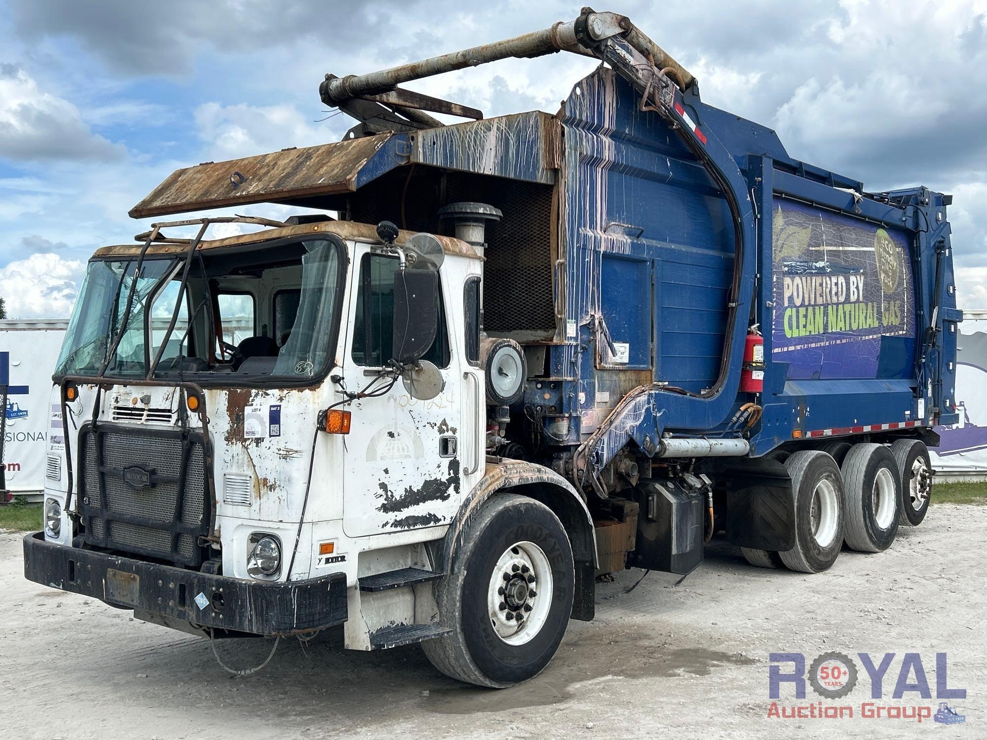 Autocar Xpeditor Tri-Axle Heil Front Loader Garbage Truck (A51692)