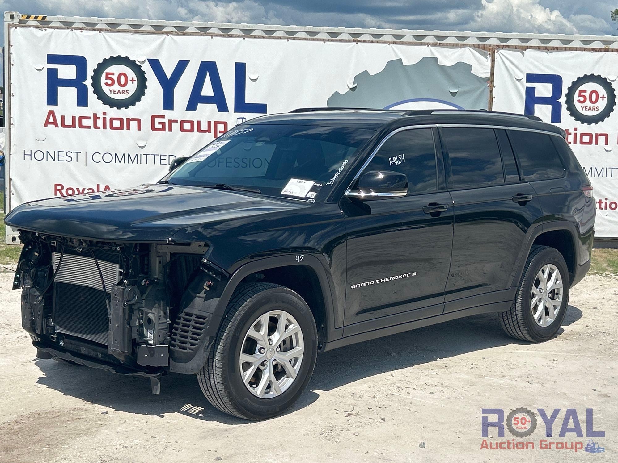 2023 Jeep Grand Cherokee Limited 4x4 SUV (A48082)