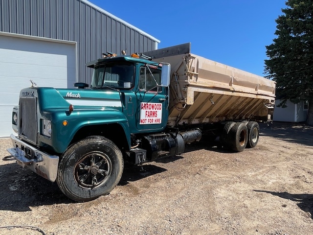 Mack Model R Truck (A47369)