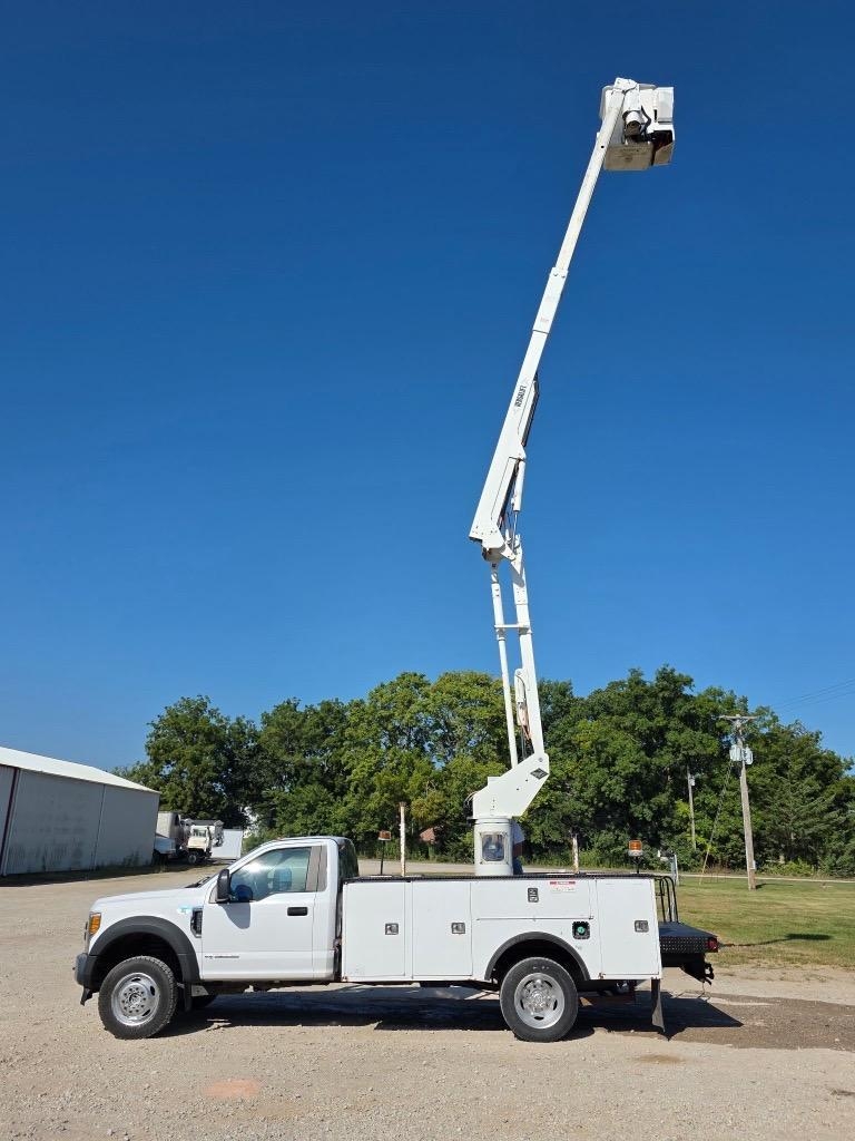 2017 Ford F550 Bucket Truck - Powerstroke Diesel - Auto Trans - 4x4 - Versalift SST40 Boom (A55218)