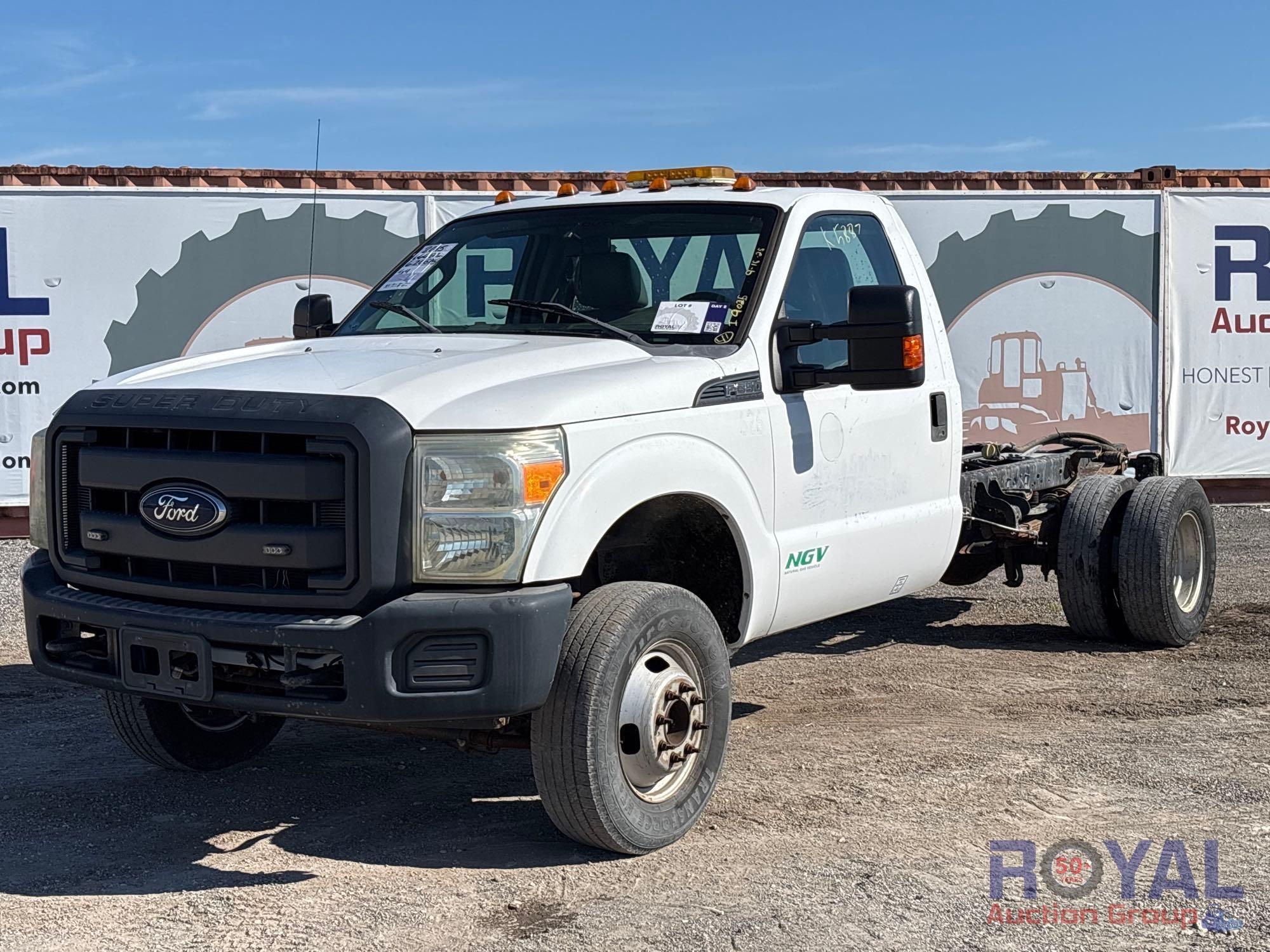 2015 Ford F-350 Cab and Chassis Truck (A53422)
