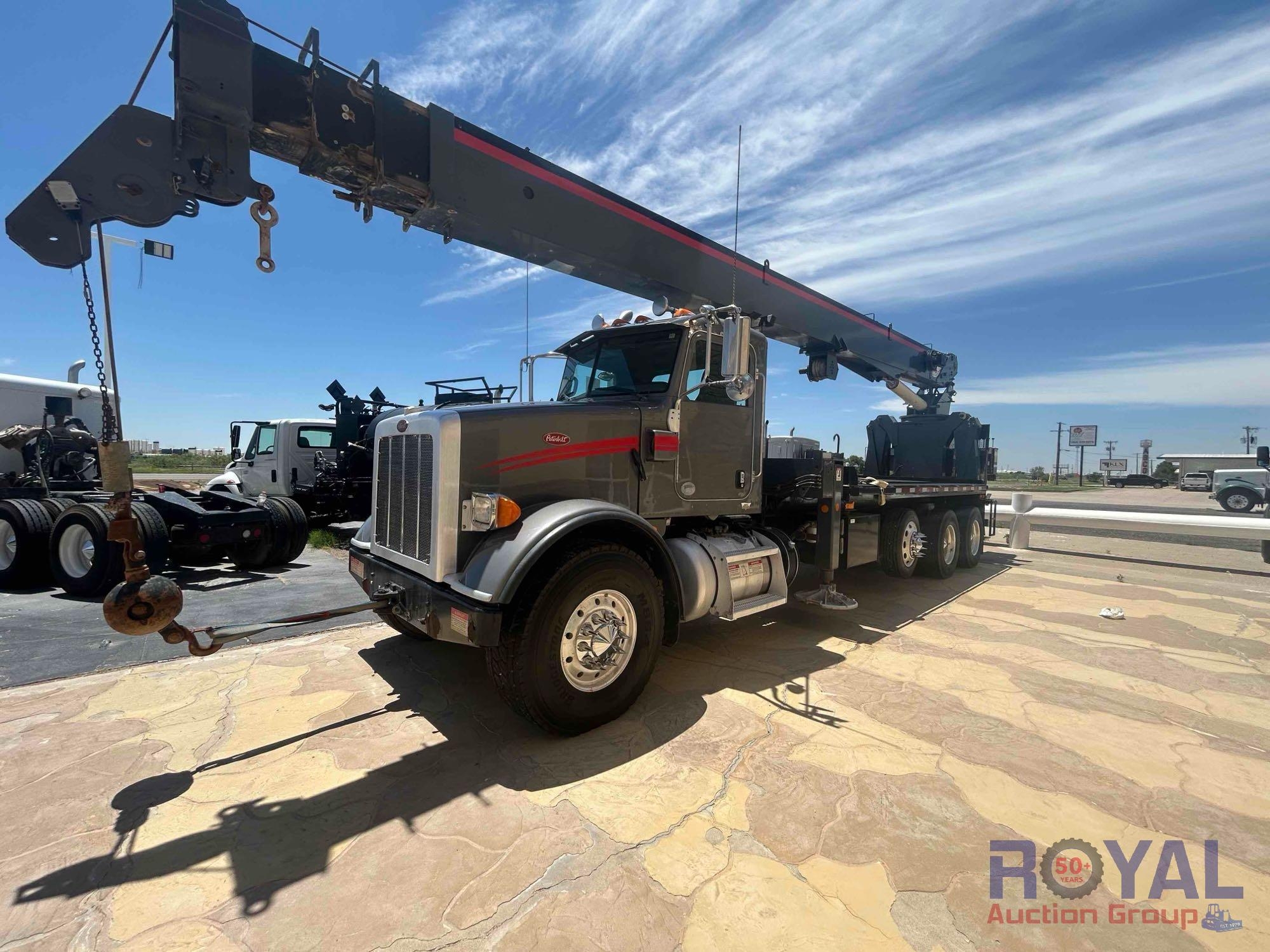 Peterbilt National Crane Series 900A 26 Ton Tri-axle Crane Truck (A52377)