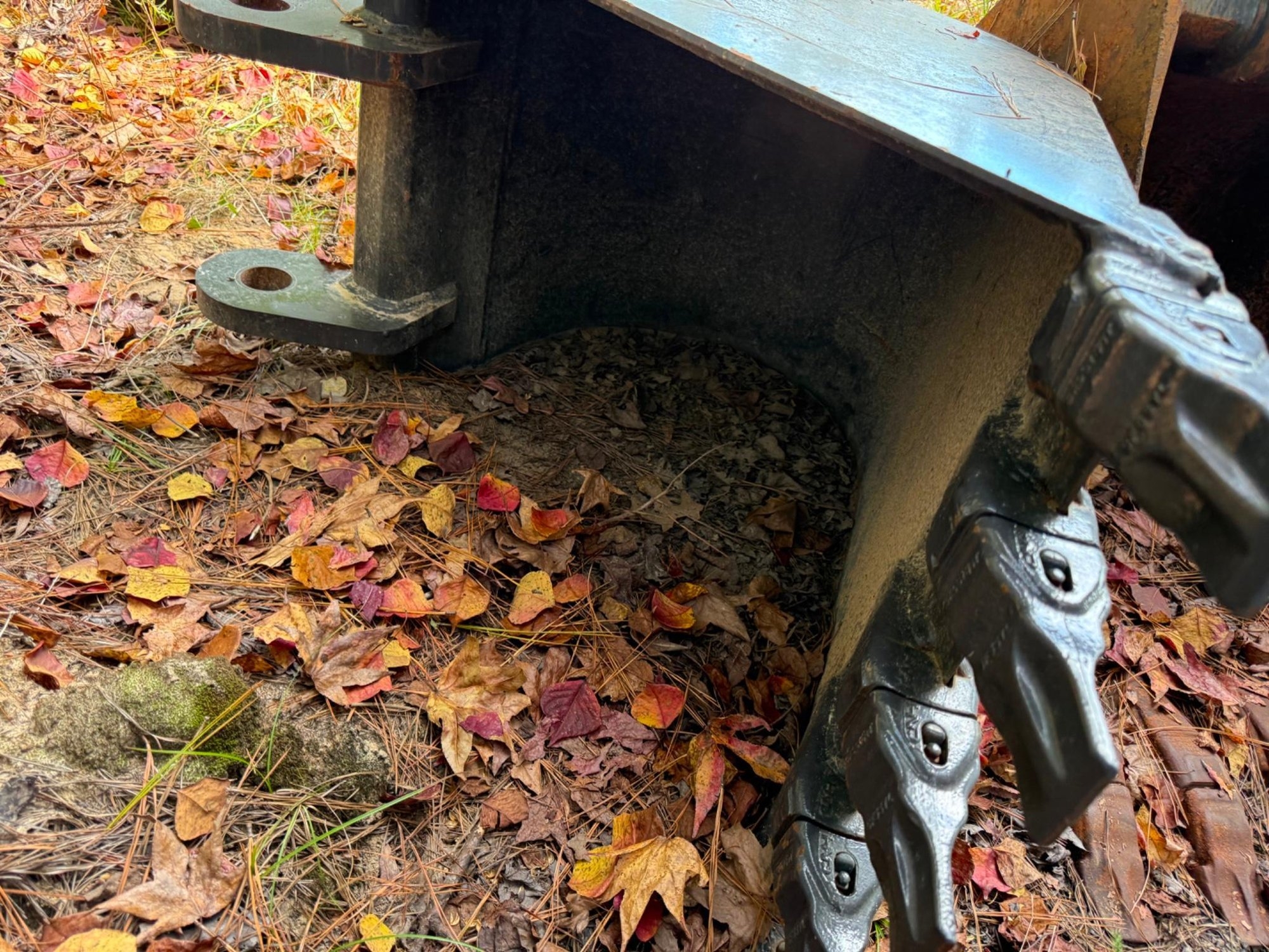 24in pin on excavator tooth bucket (A56435)