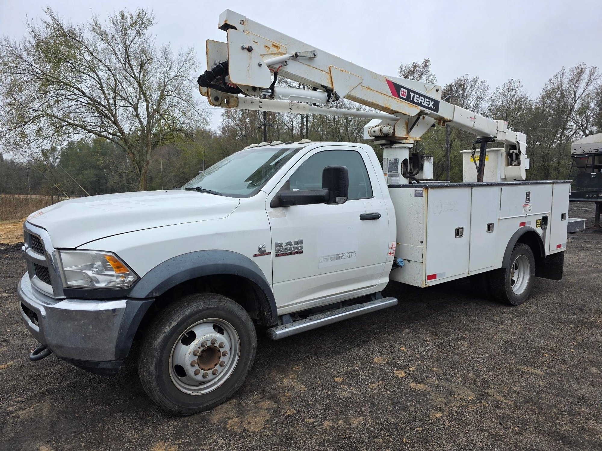 2018 Dodge 5500 Bucket Truck 4WD (A56436)