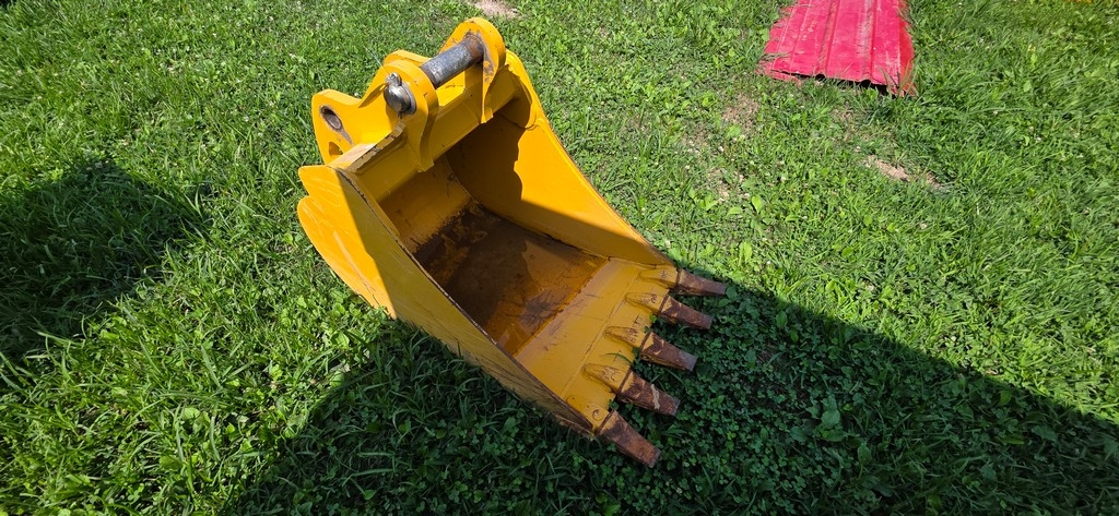 John Deere 24" Backhoe Bucket (LOCAL TOWNSHIP) (A50774)