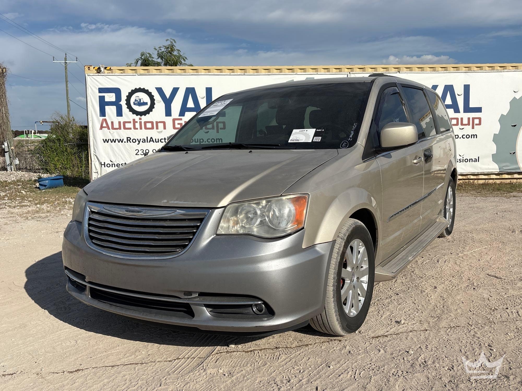 2013 Chrysler Town and Country Van (A56859)