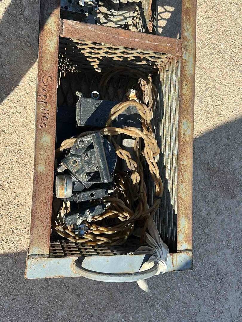 MISC BASKET OF HYDRAULIC PARTS (A53843)