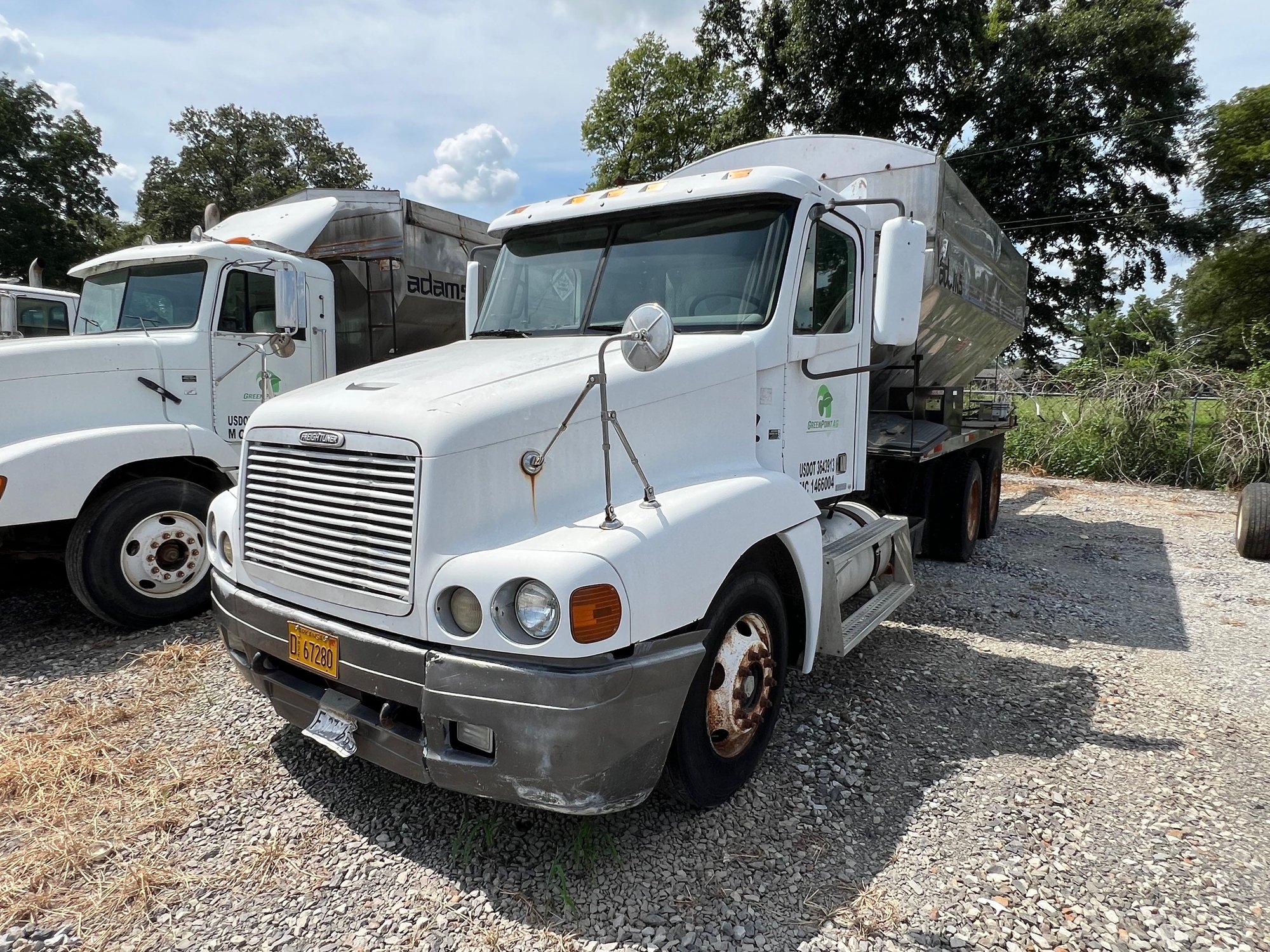 Freighliner Tender Truck (A55302)
