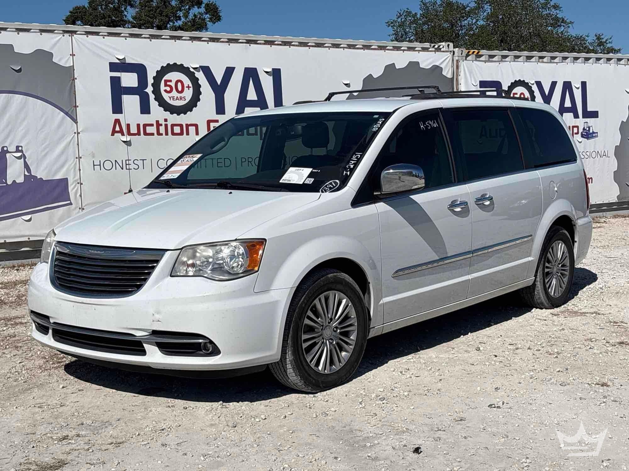 2015 Chrysler Town & County Van (A55853)