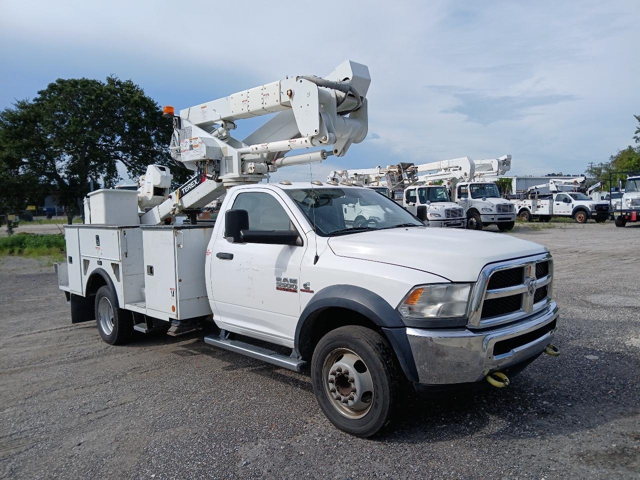 2017 RAM 5500 Bucket Truck - Cummins Diesel - Automatic - 4X4 - Terex TLM40 Boom (A55218)